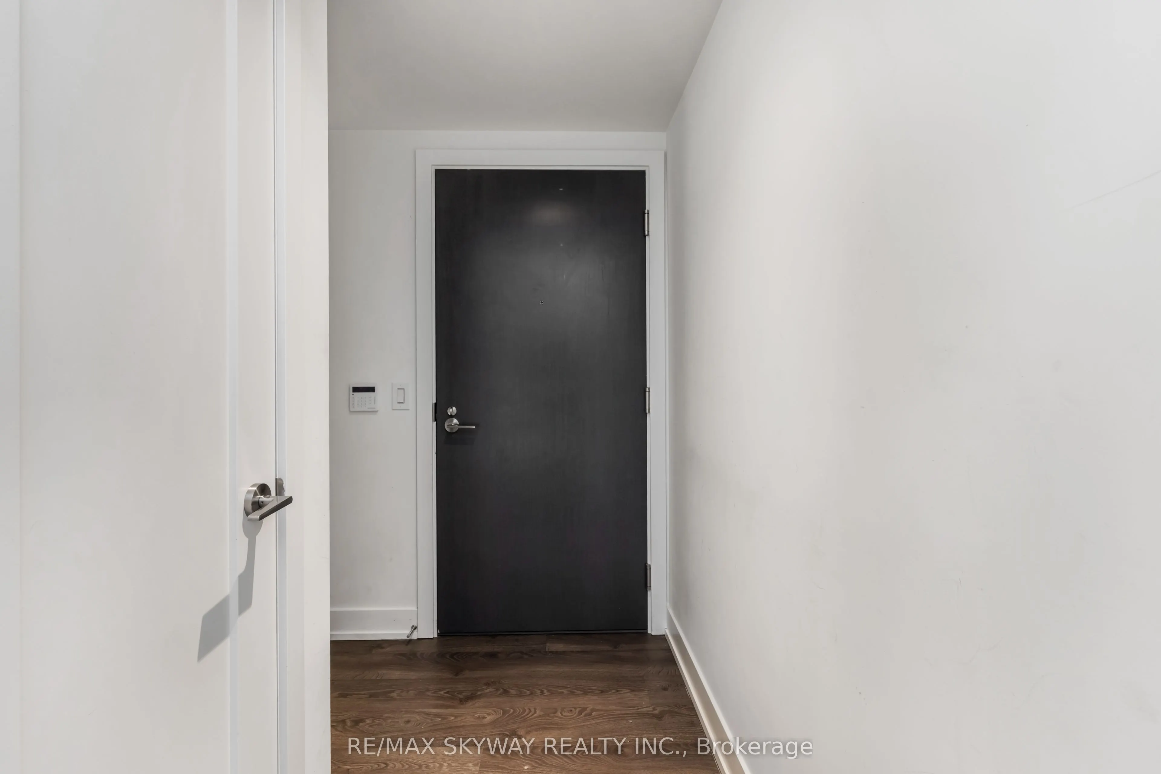 5 Mabelle Avenue W, #3233