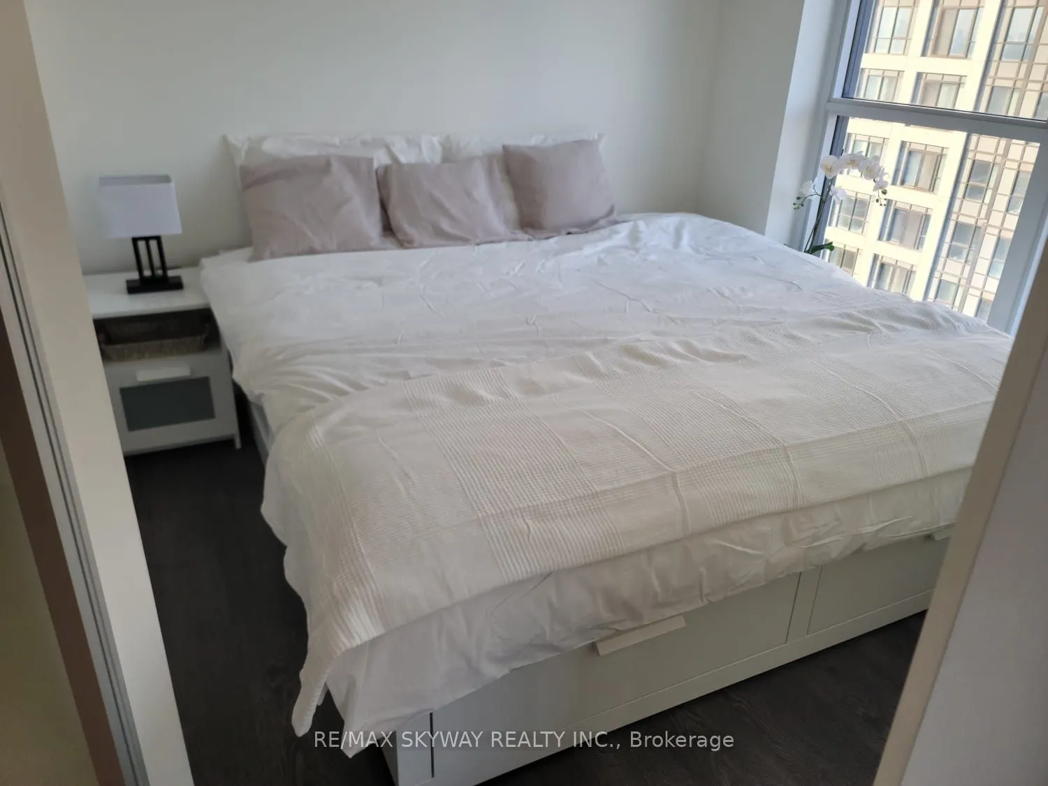 5 Mabelle Avenue W, #3233