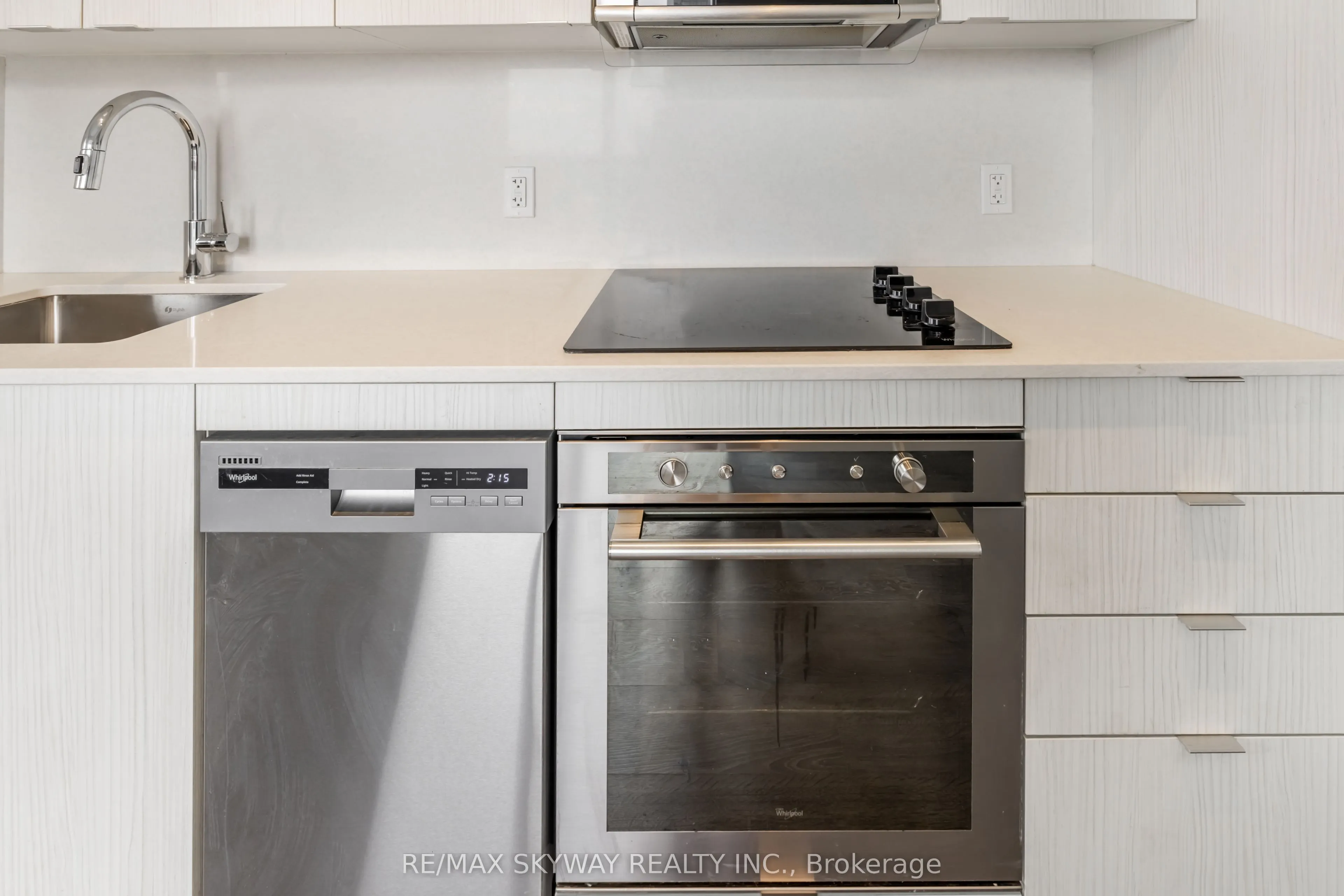 5 Mabelle Avenue W, #3233