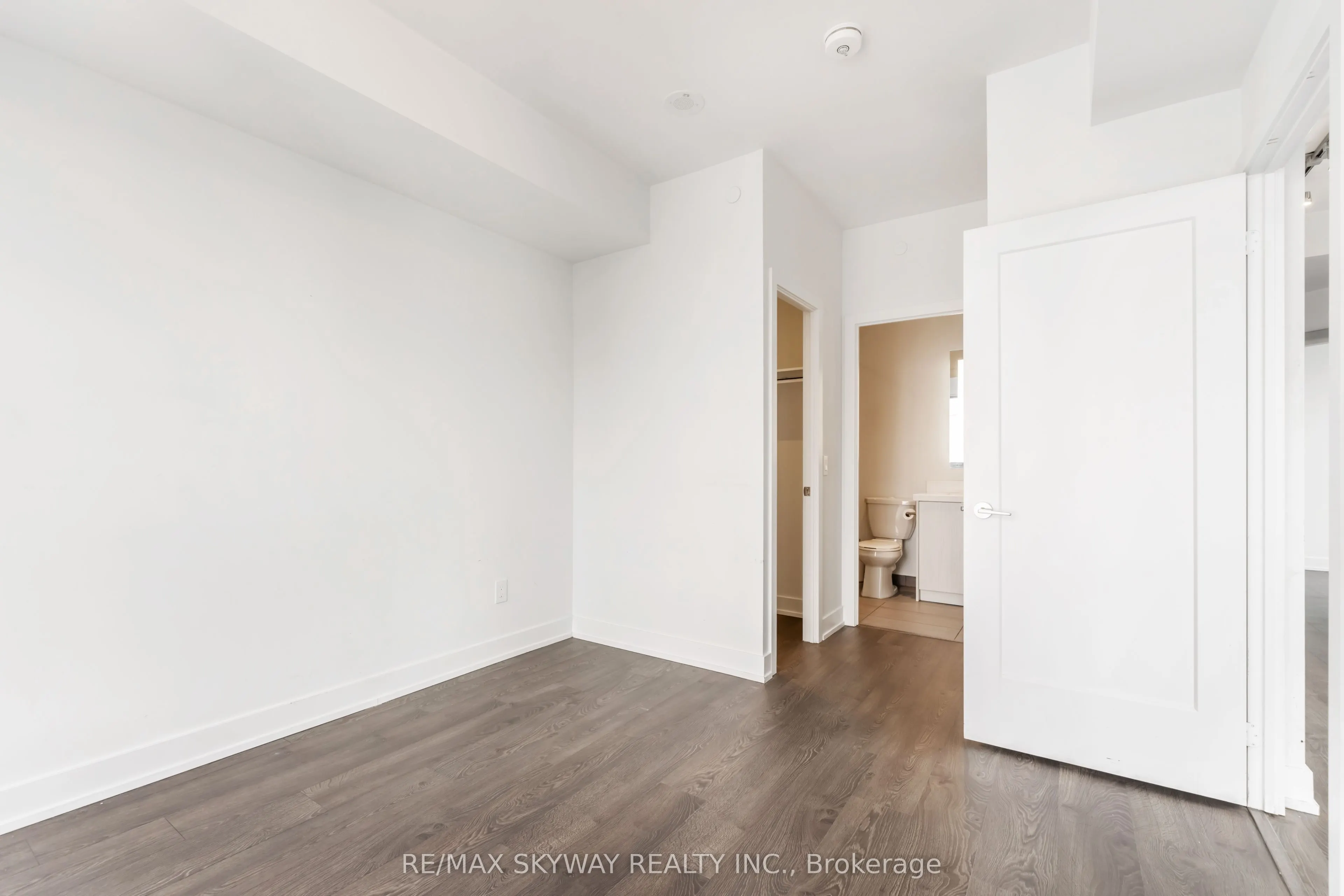 5 Mabelle Avenue W, #3233