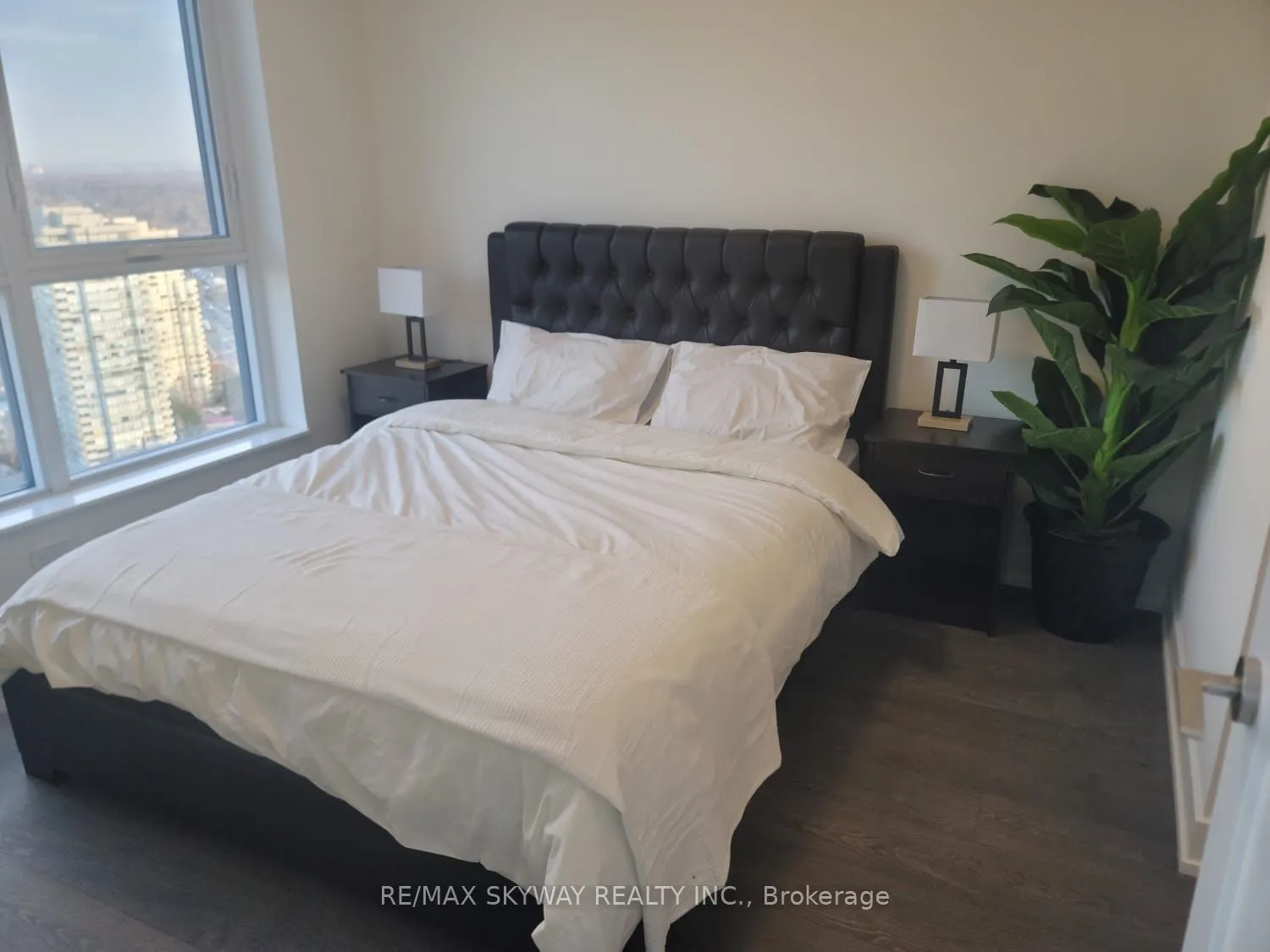 5 Mabelle Avenue W, #3233