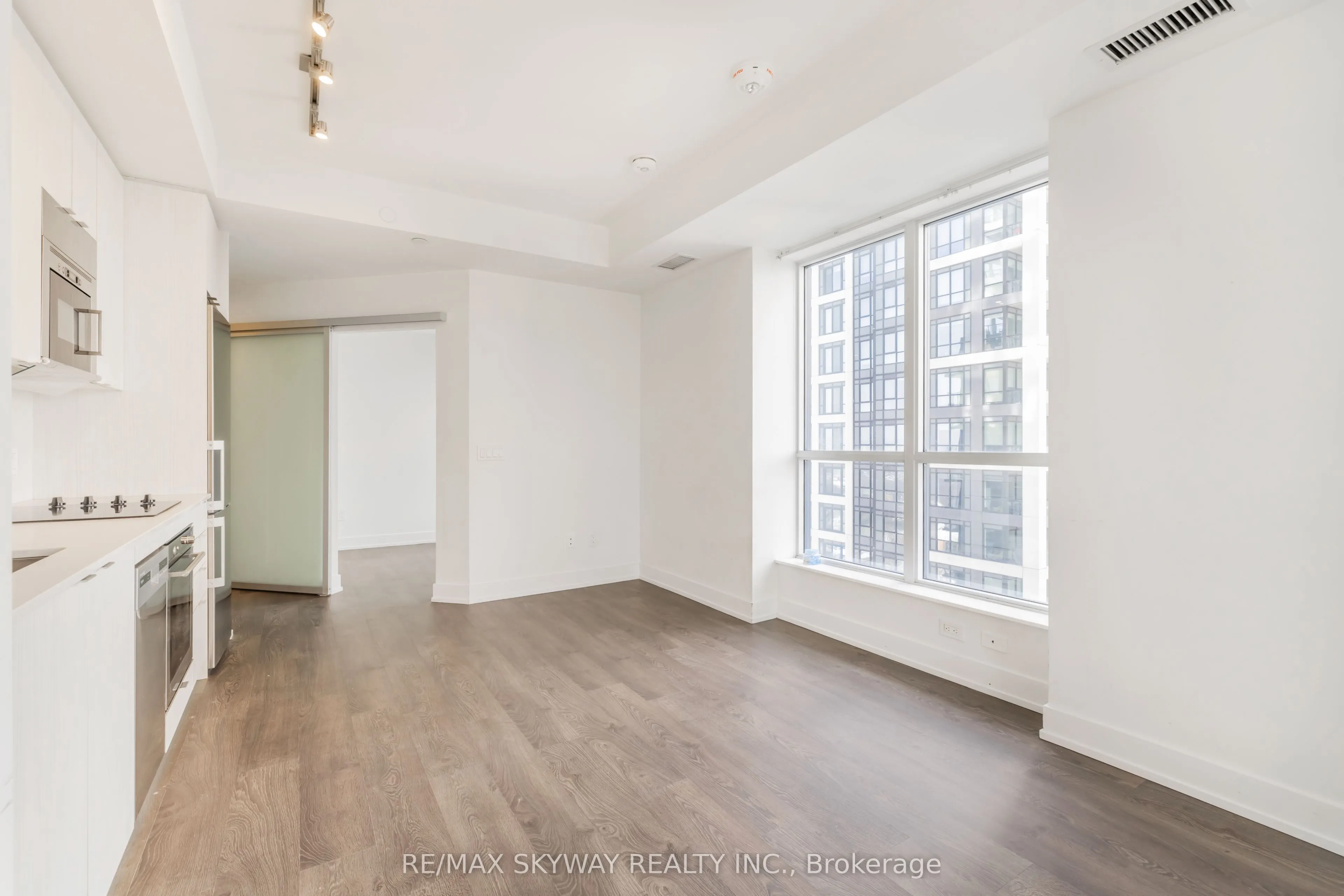 5 Mabelle Avenue W, #3233