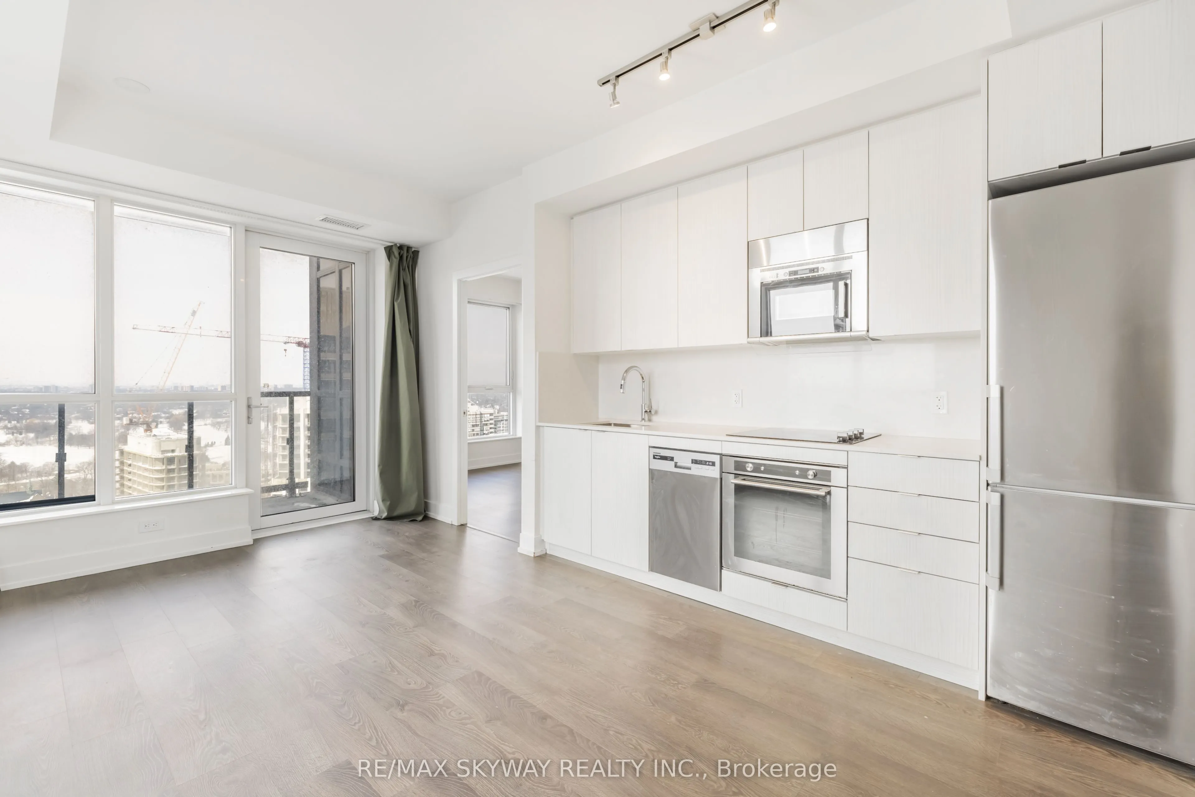 5 Mabelle Avenue W, #3233