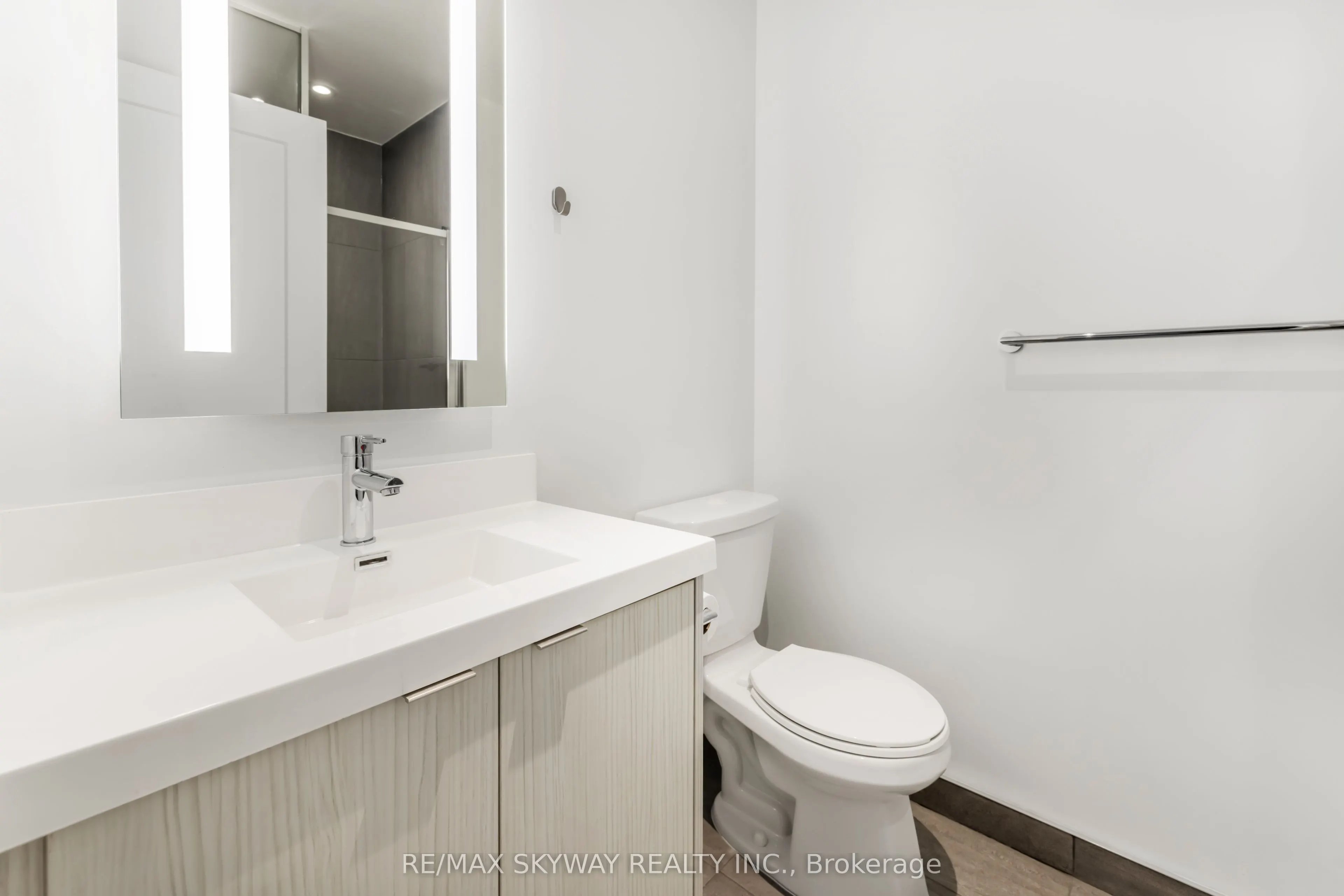 5 Mabelle Avenue W, #3233