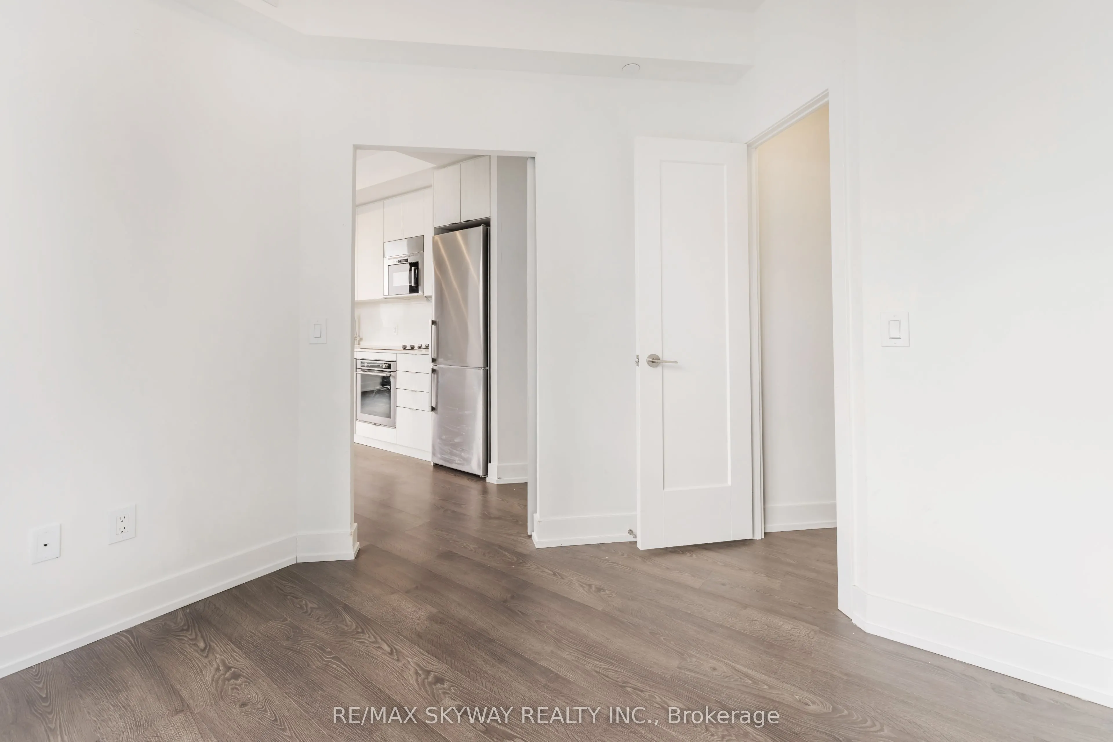 5 Mabelle Avenue W, #3233