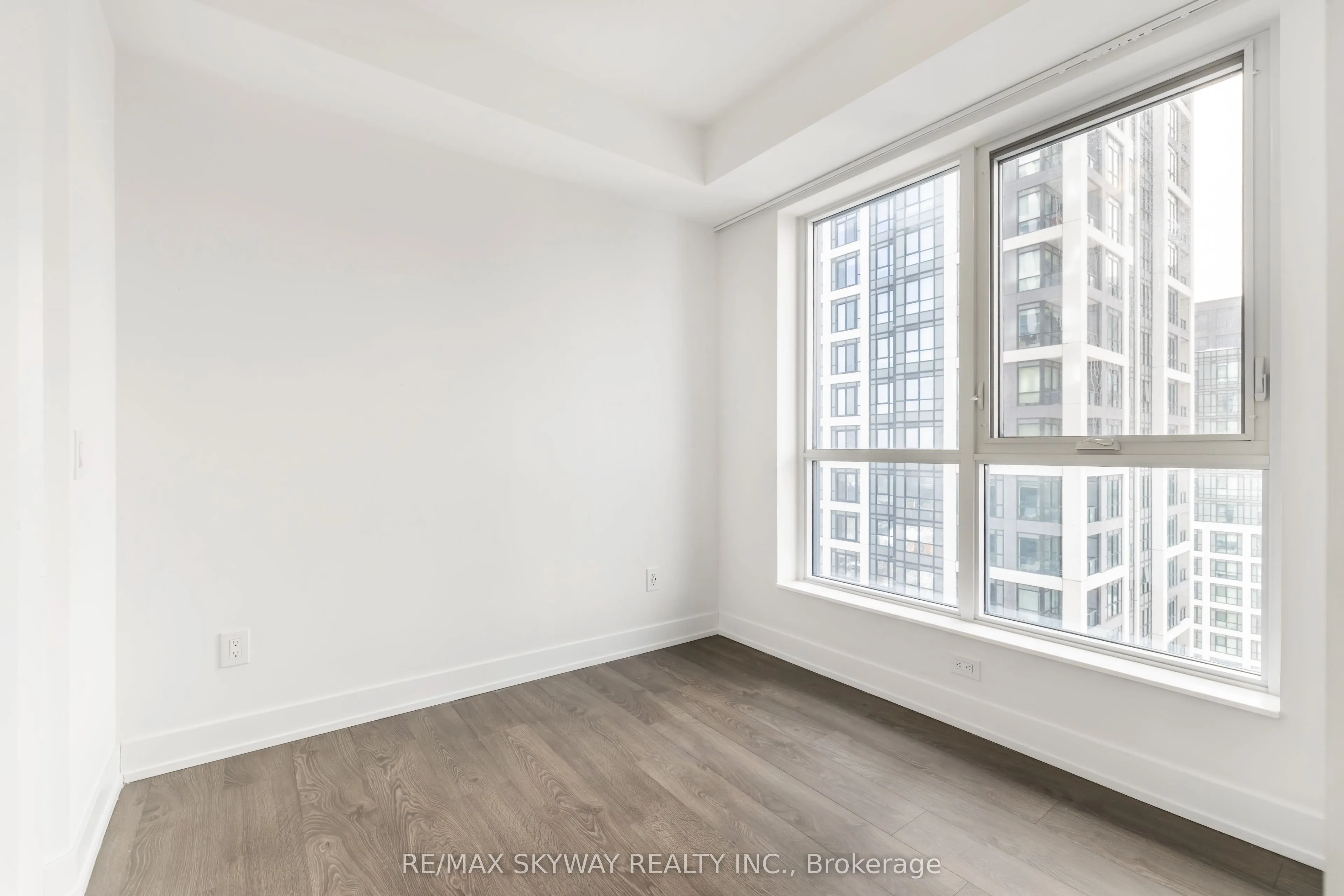 5 Mabelle Avenue W, #3233