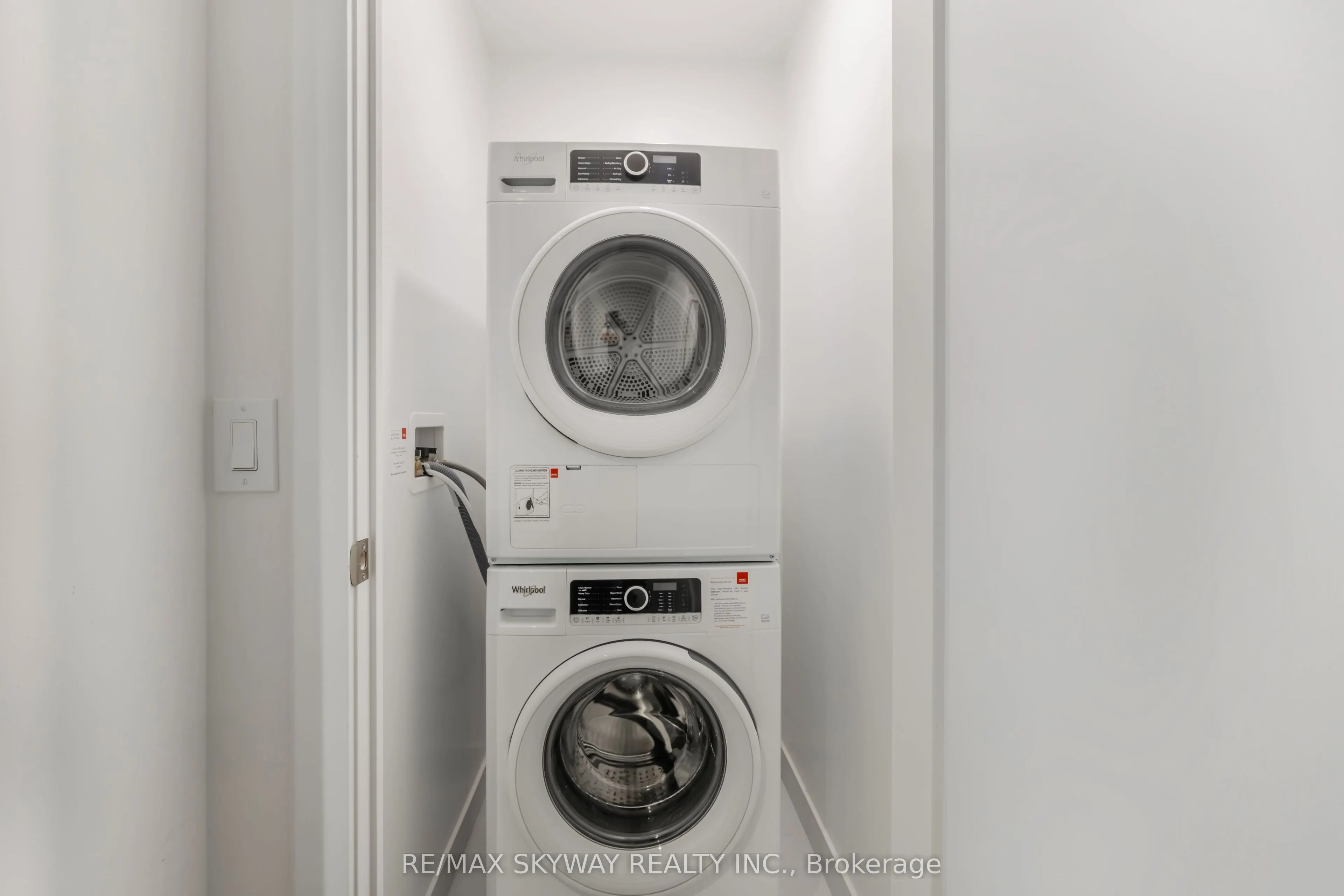 5 Mabelle Avenue W, #3233