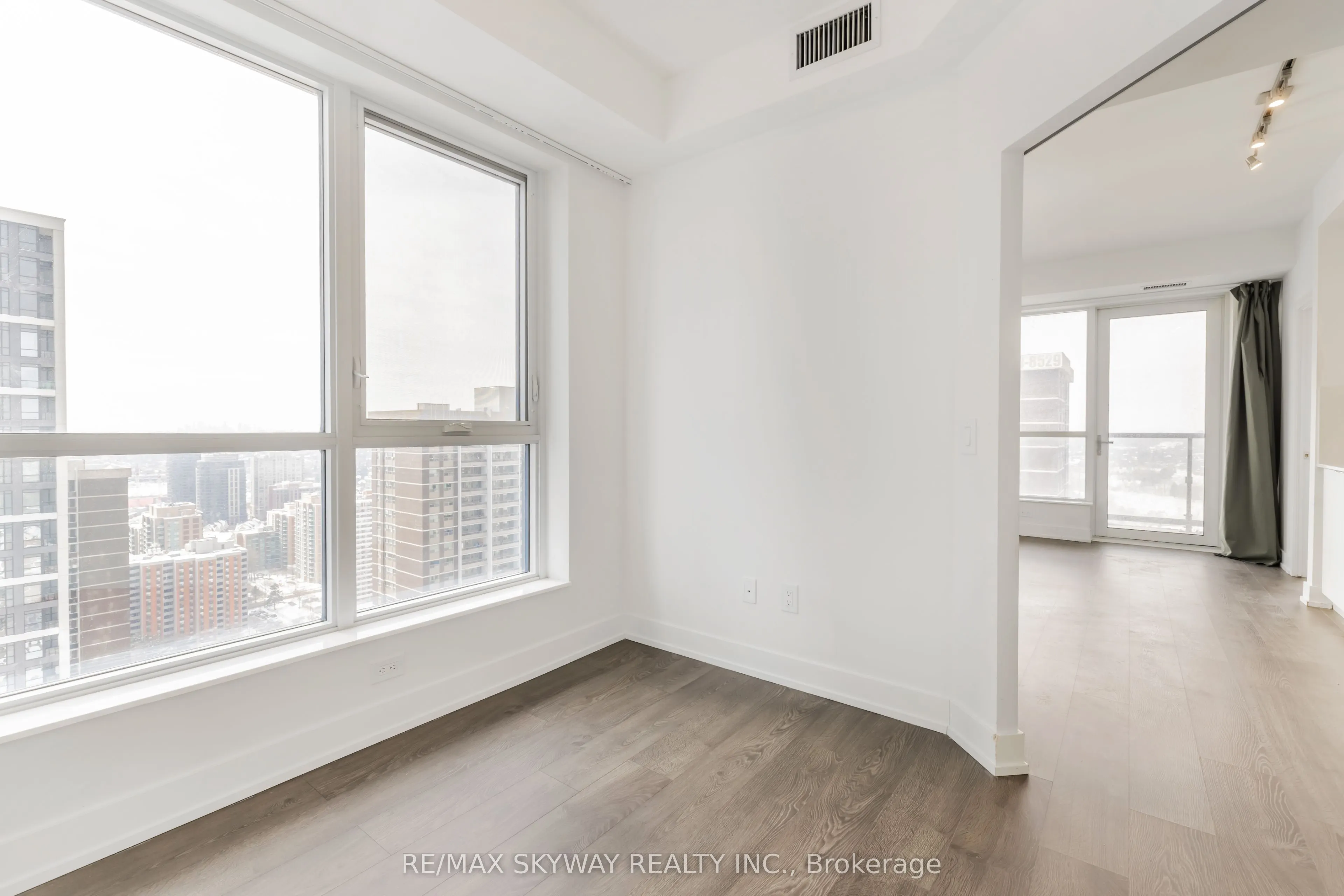 5 Mabelle Avenue W, #3233