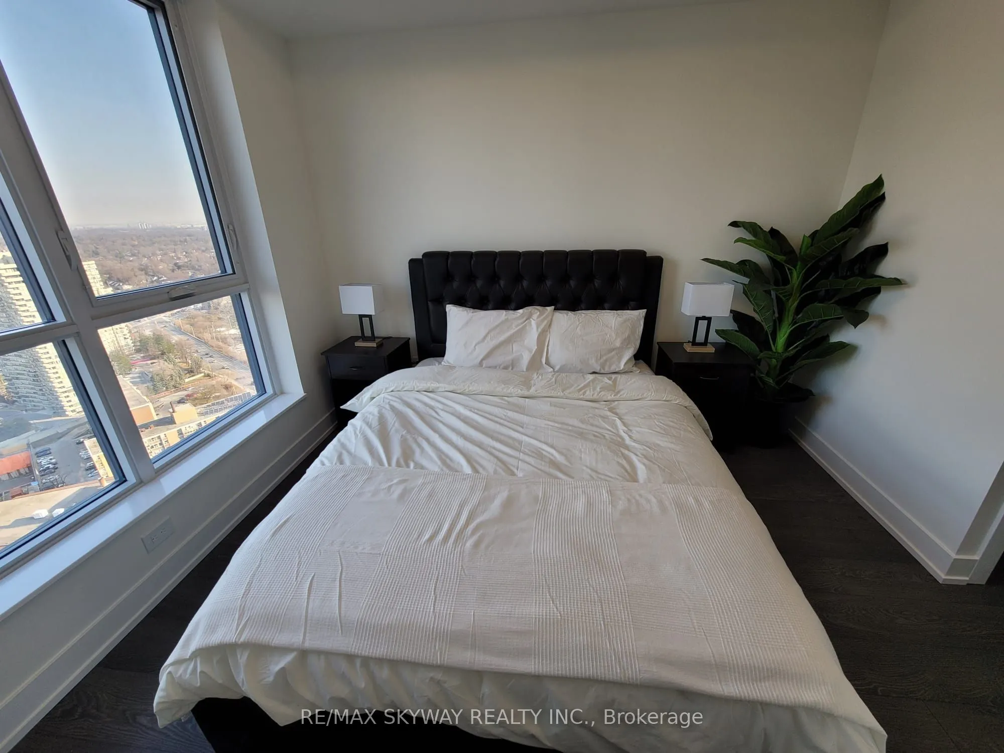 5 Mabelle Avenue W, #3233