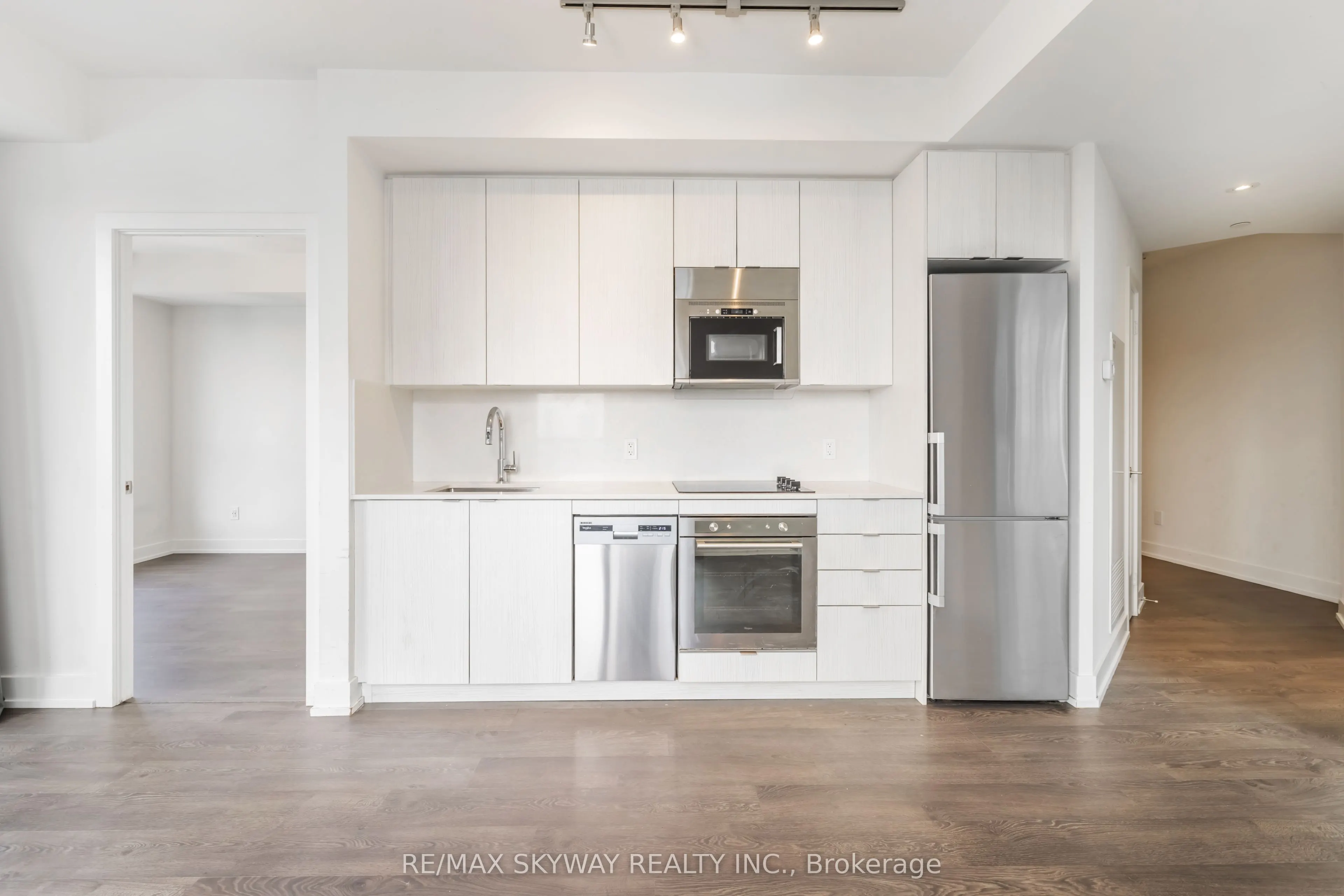 5 Mabelle Avenue W, #3233