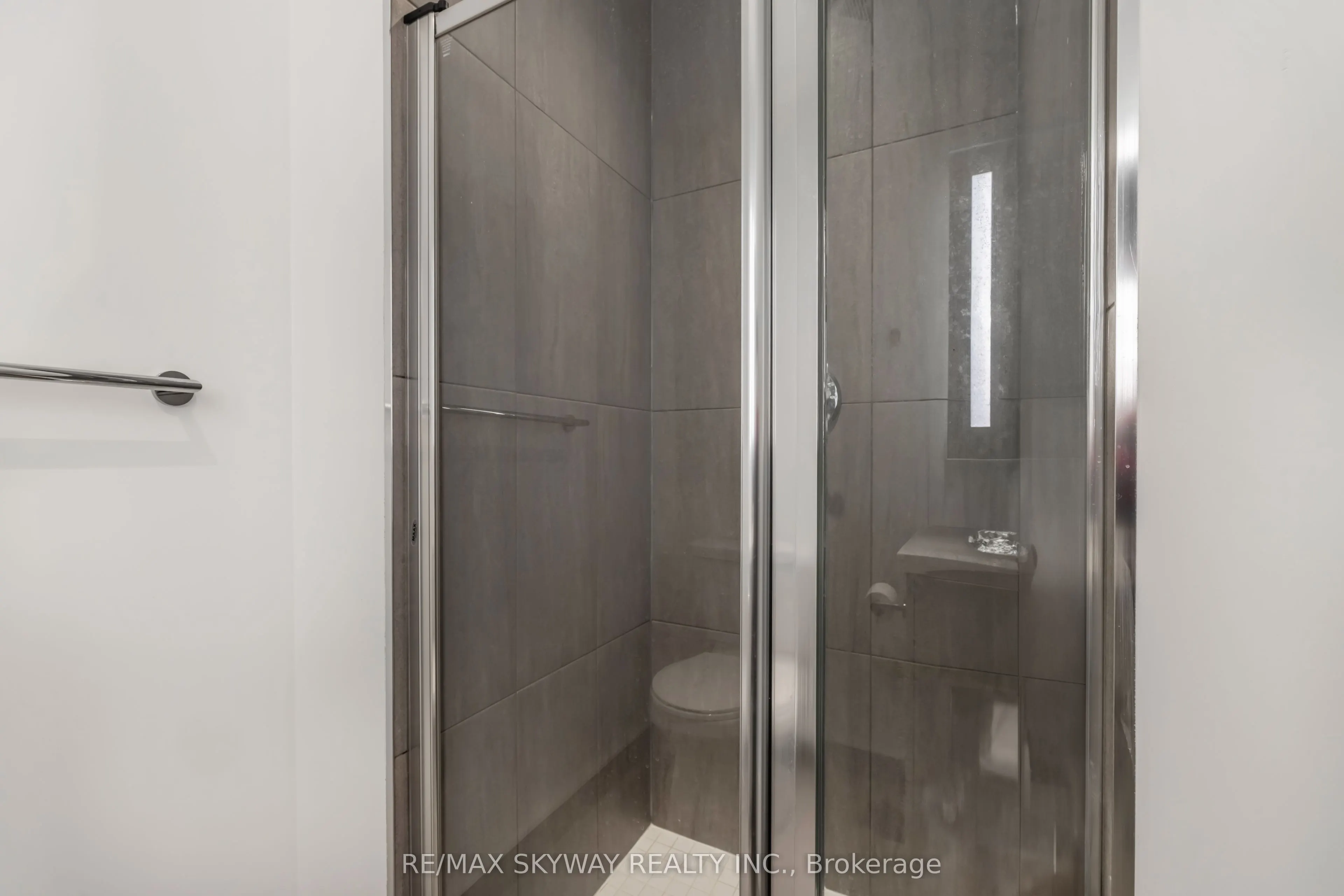 5 Mabelle Avenue W, #3233