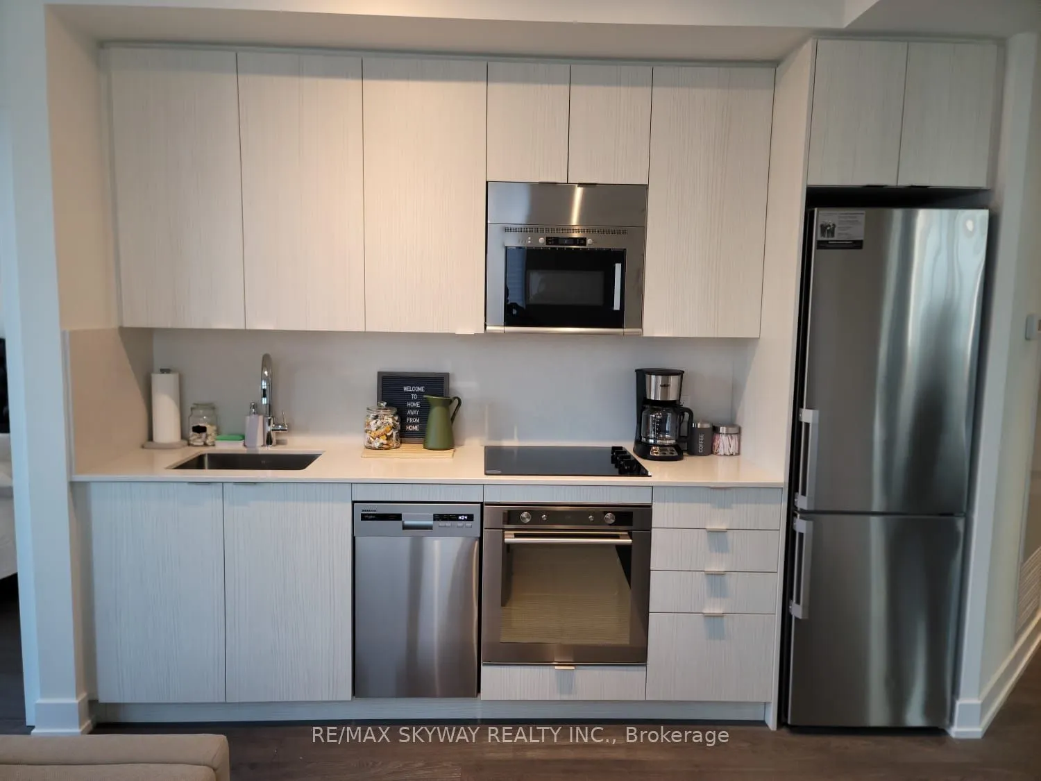 5 Mabelle Avenue W, #3233
