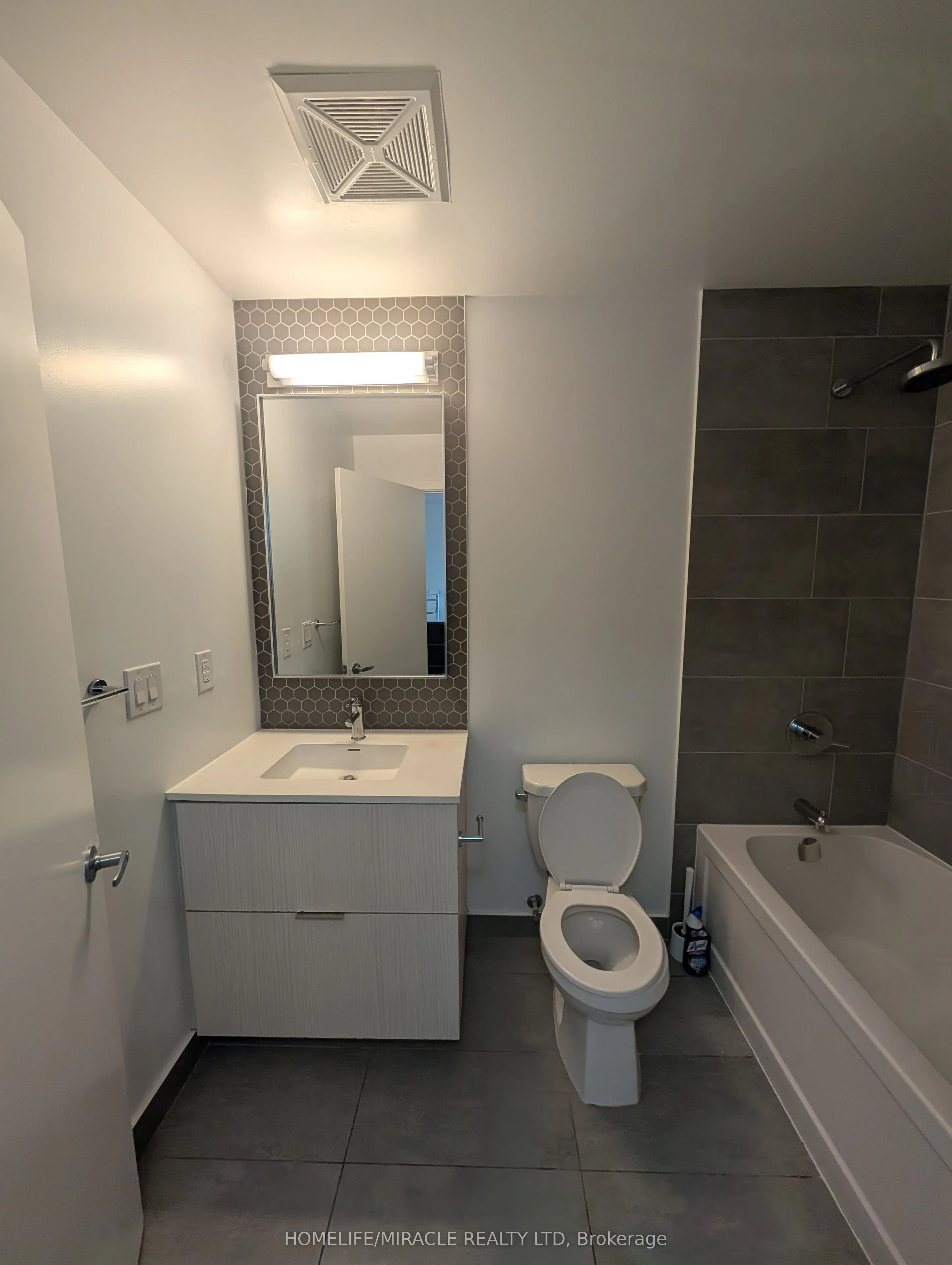 2520 Eglinton Avenue W, #1611