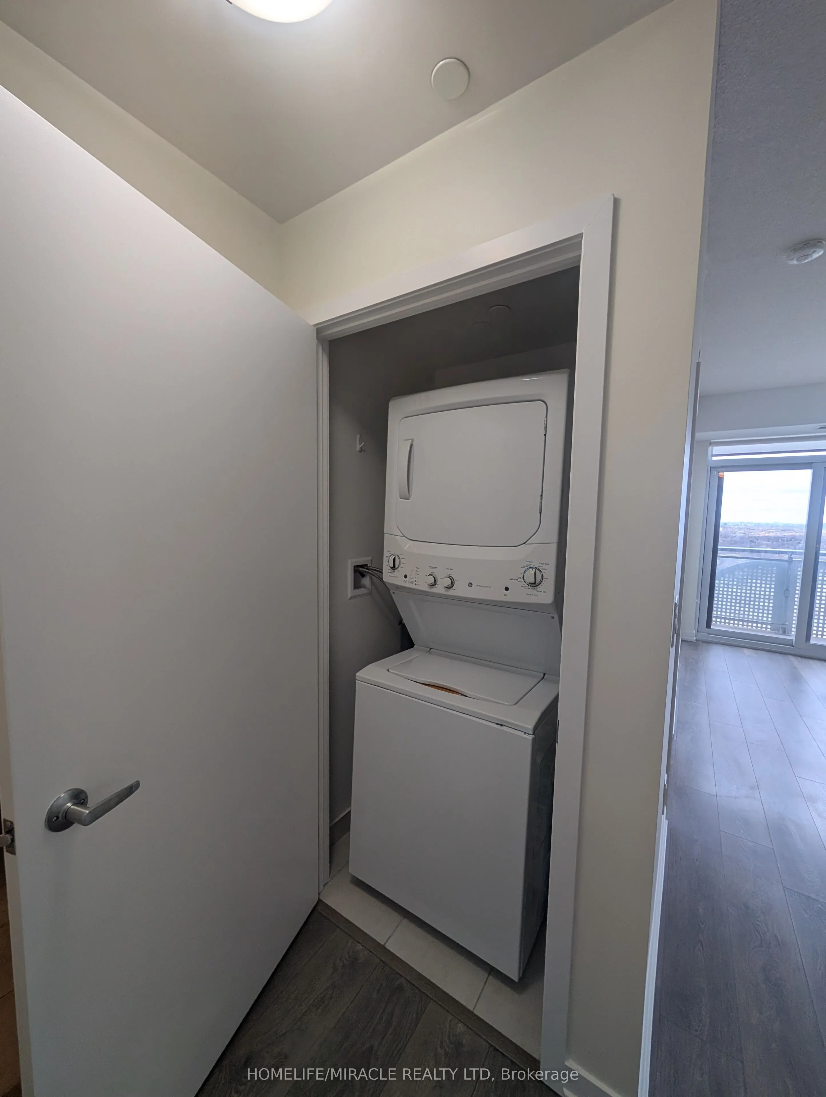 2520 Eglinton Avenue W, #1611