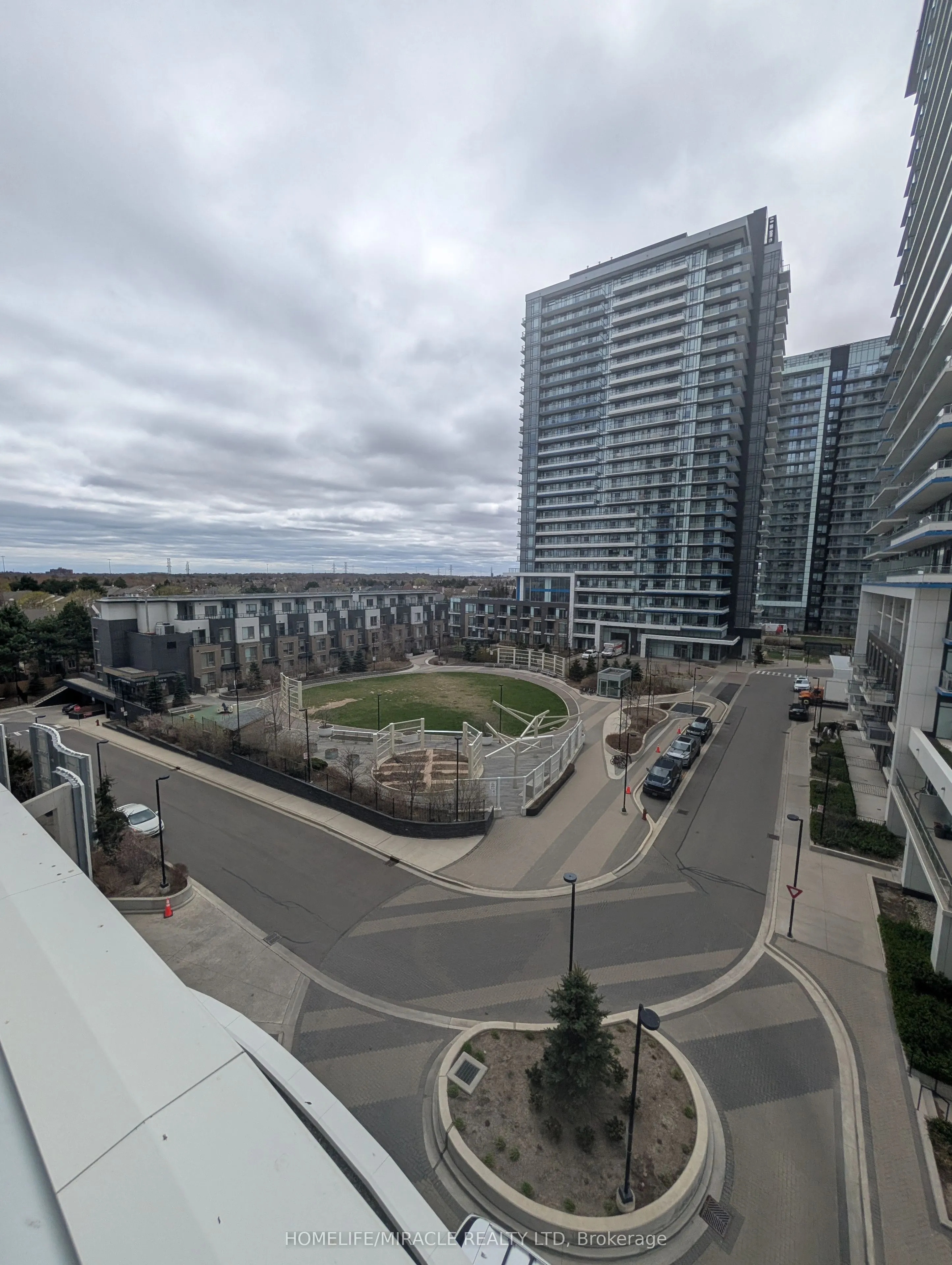 2520 Eglinton Avenue W, #1611