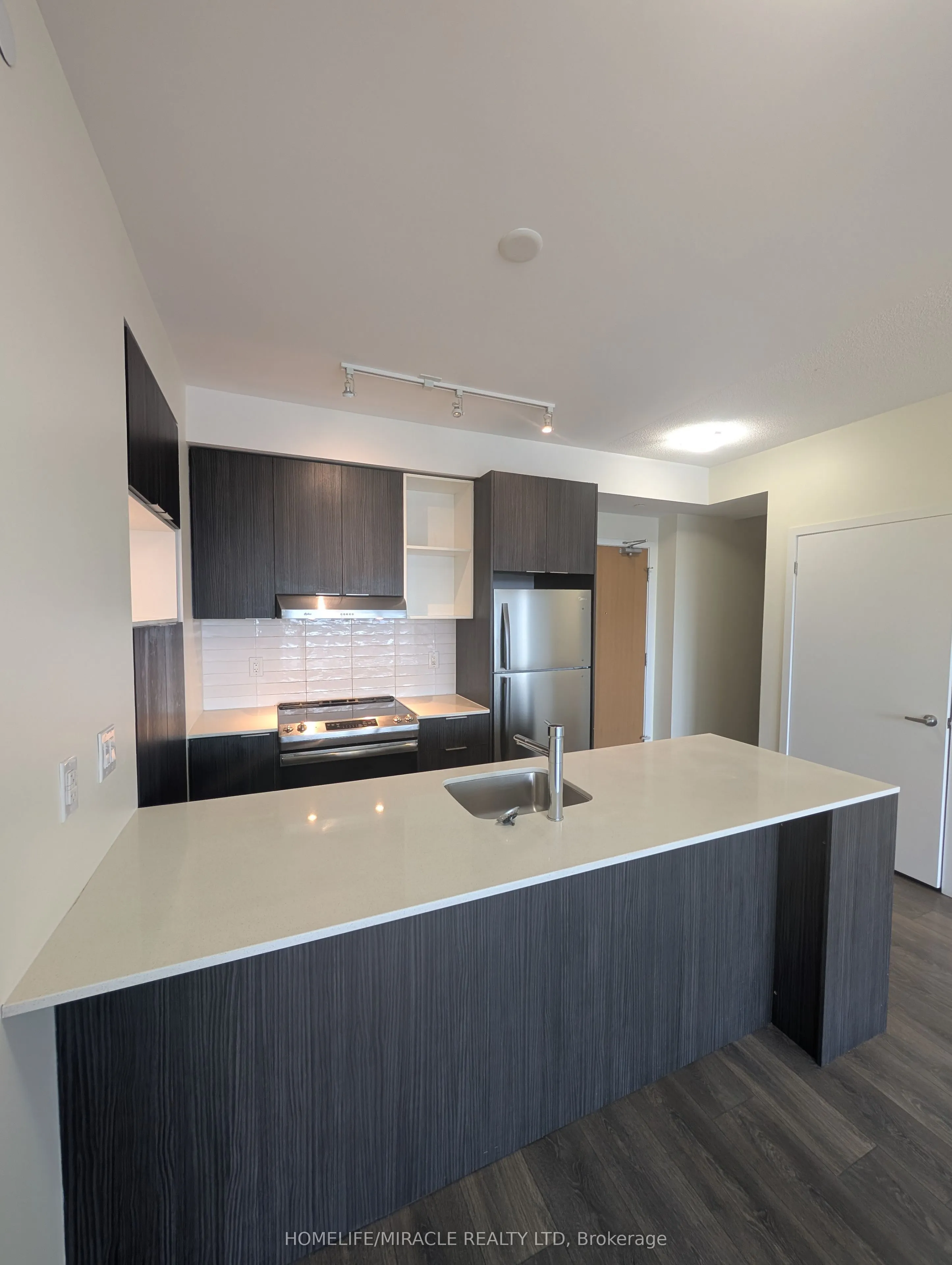 2520 Eglinton Avenue W, #1611
