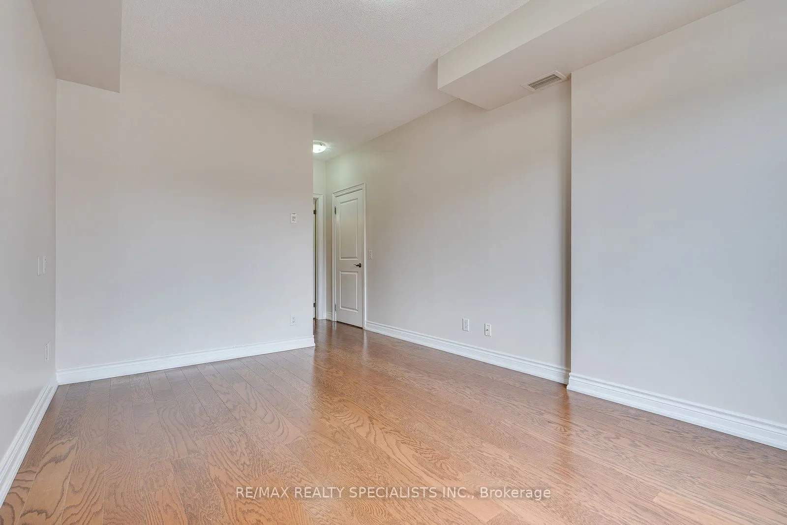 60 Ann Street, #401