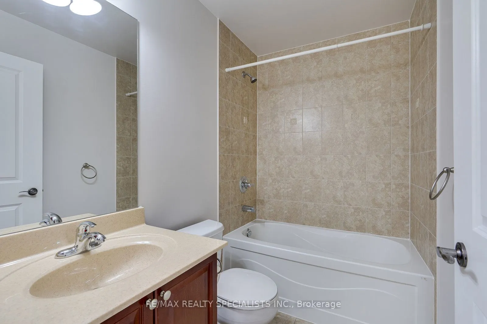 60 Ann Street, #401