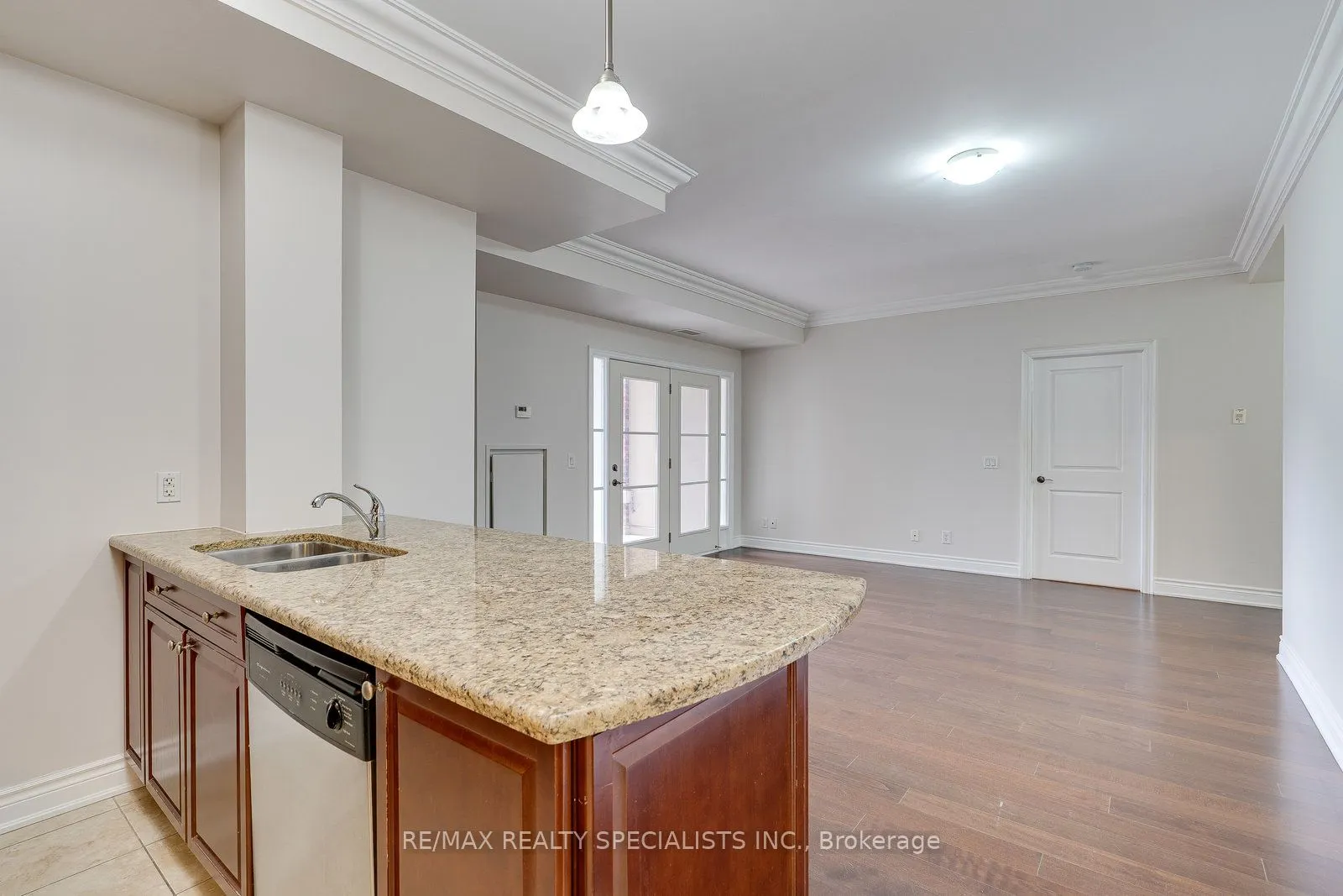 60 Ann Street, #401