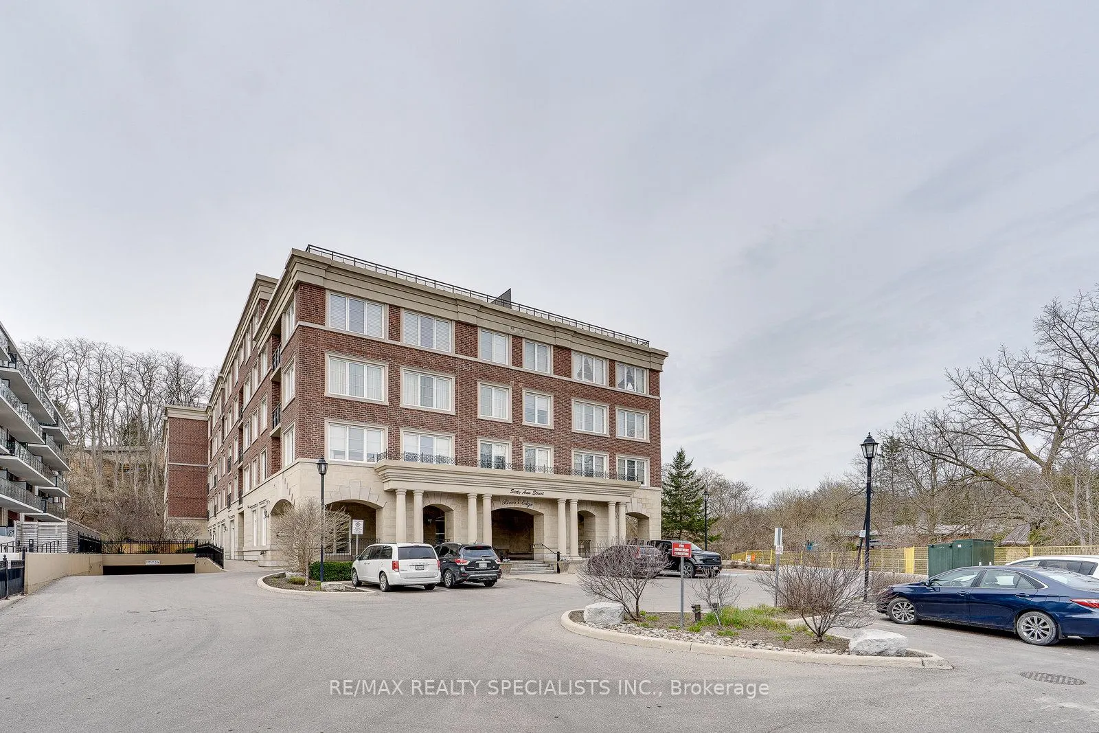 60 Ann Street, #401