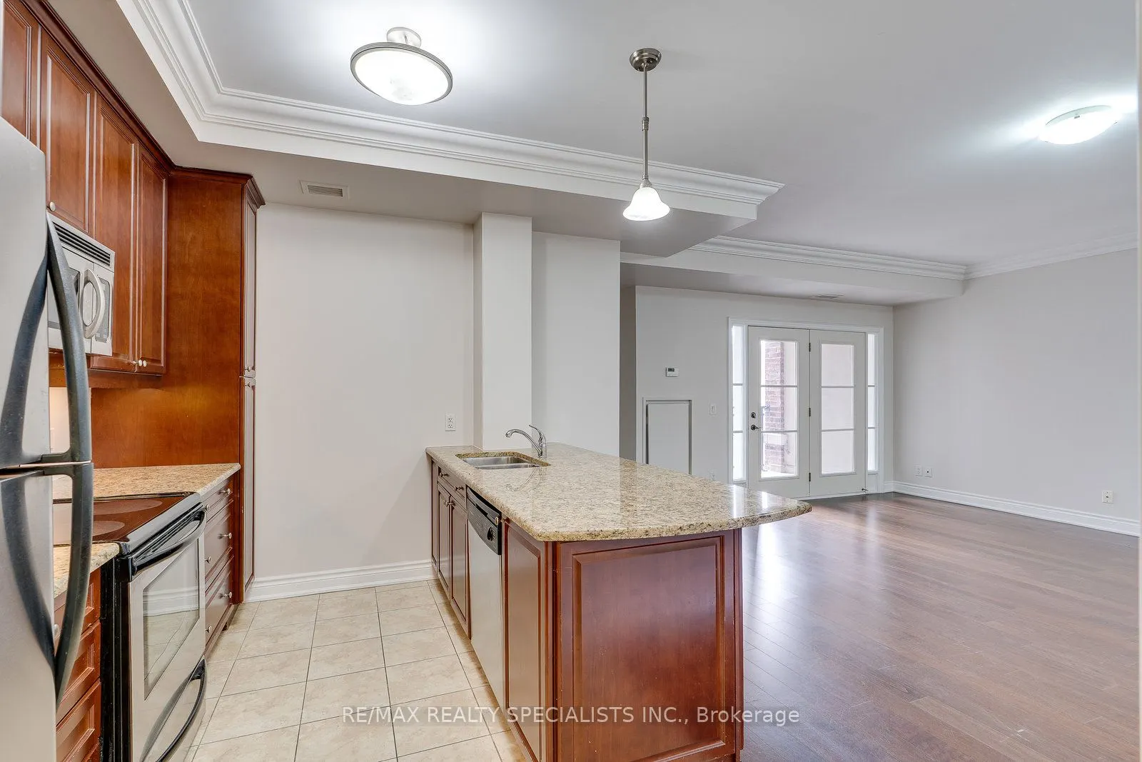 60 Ann Street, #401