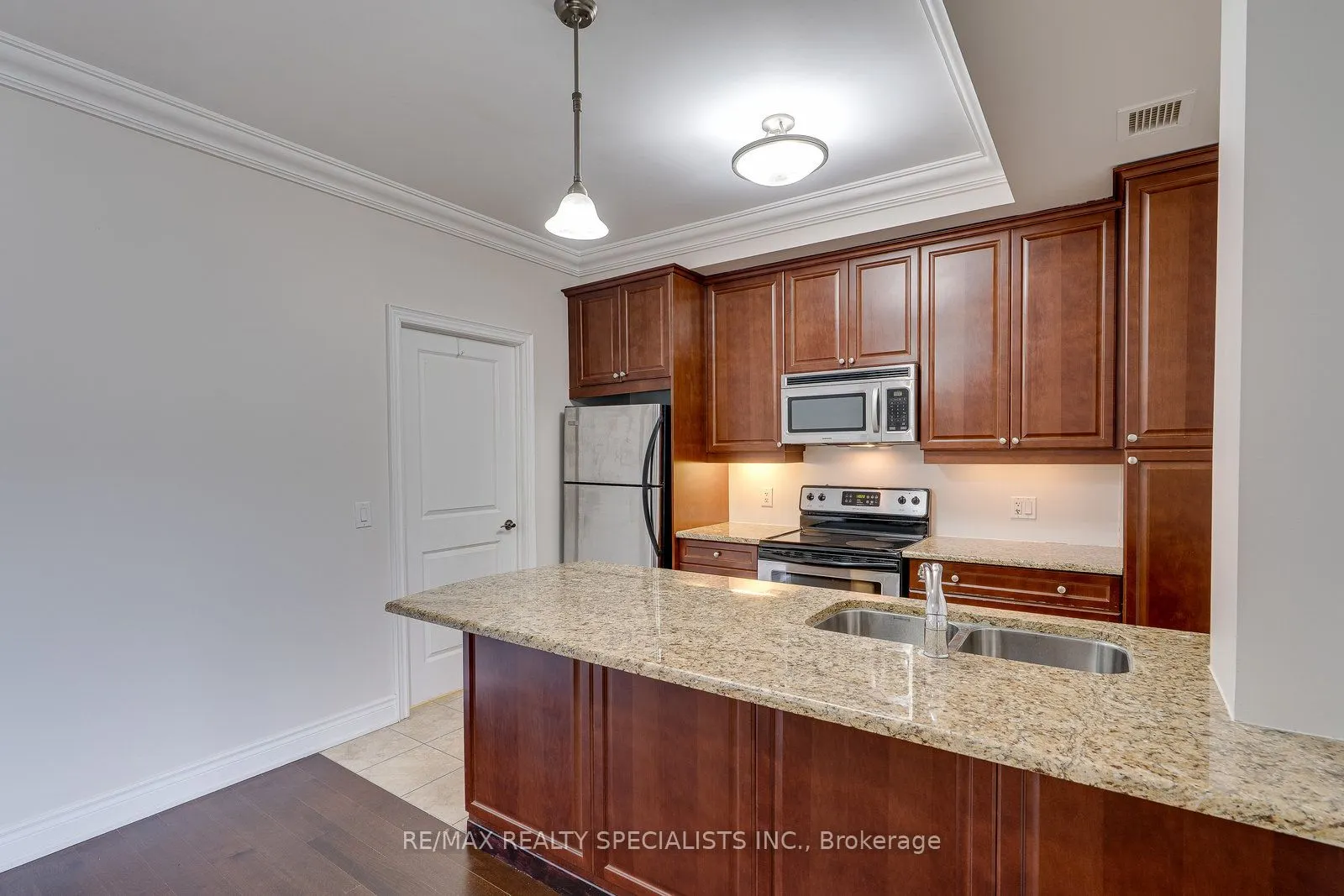 60 Ann Street, #401