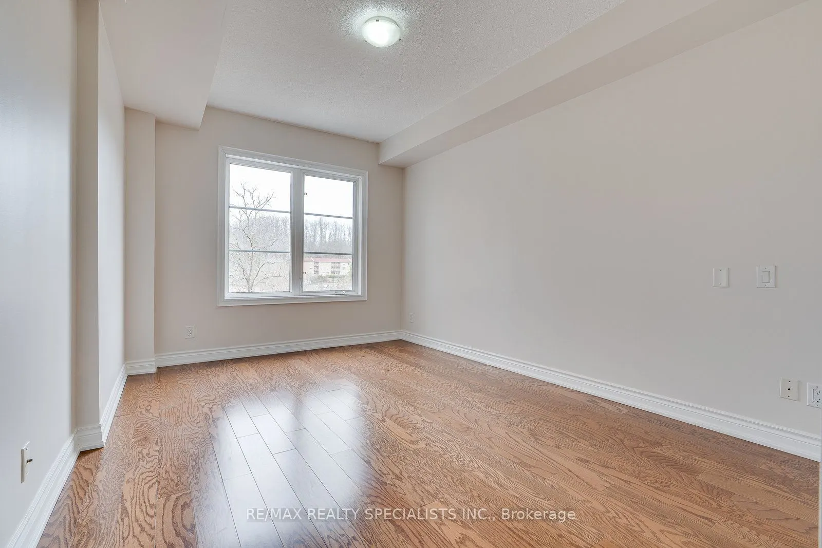 60 Ann Street, #401