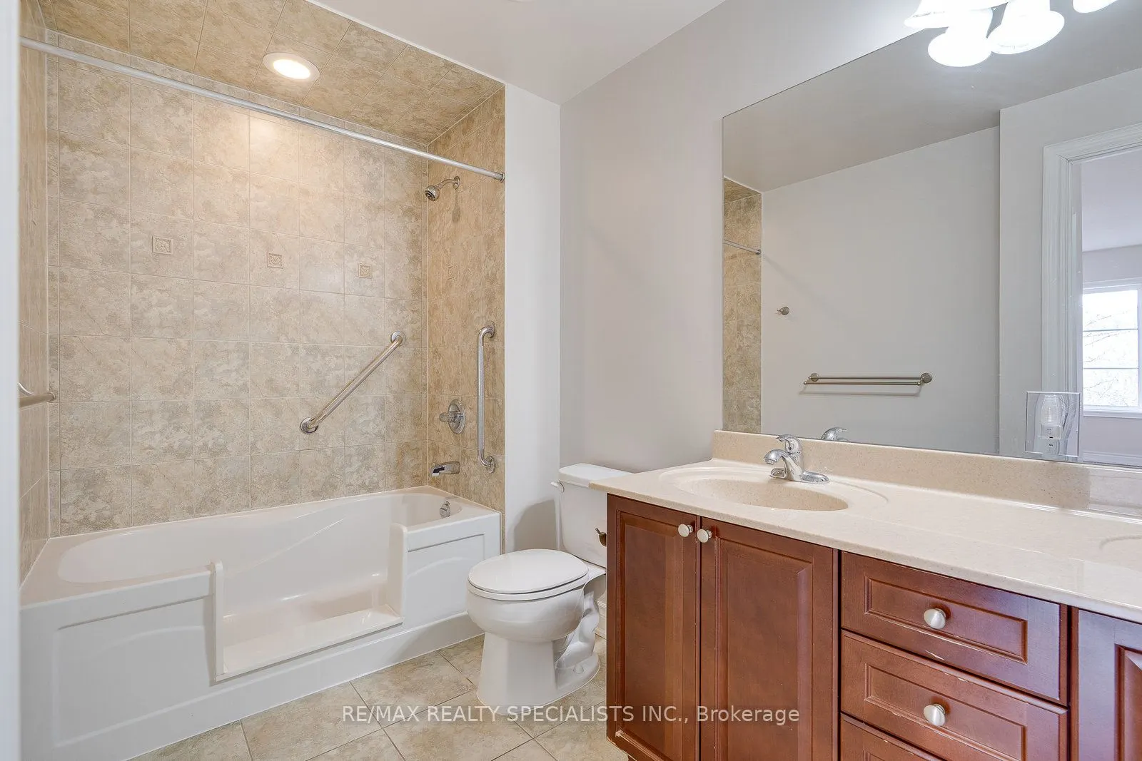 60 Ann Street, #401