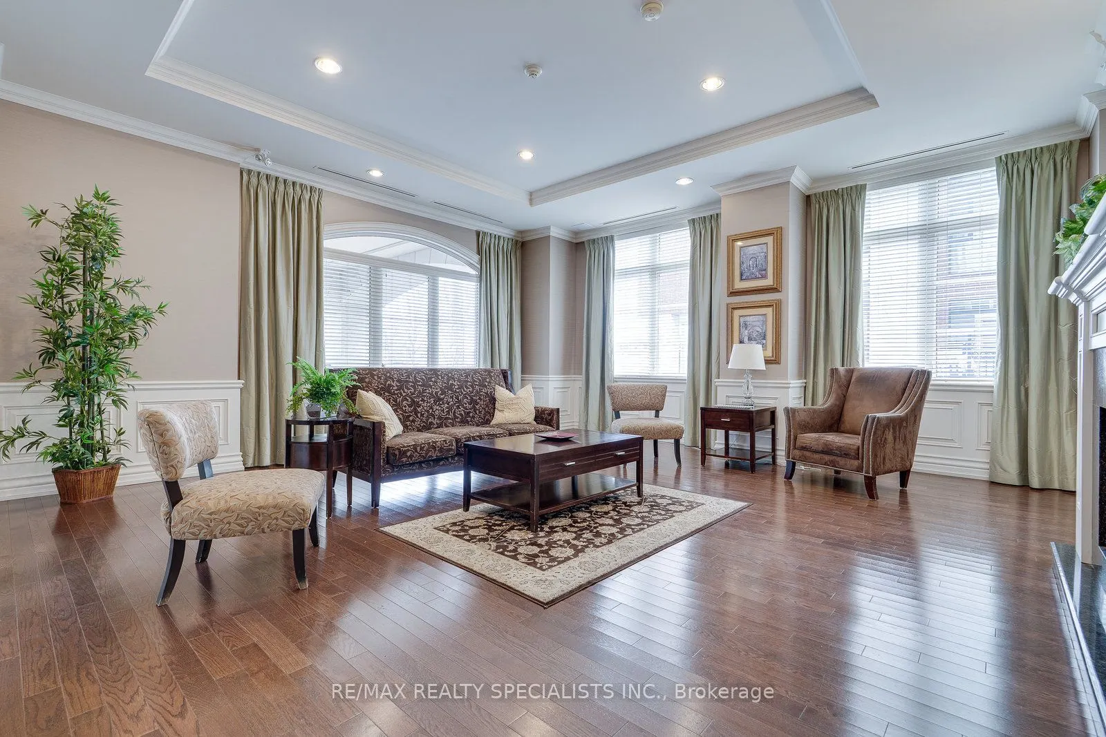 60 Ann Street, #401