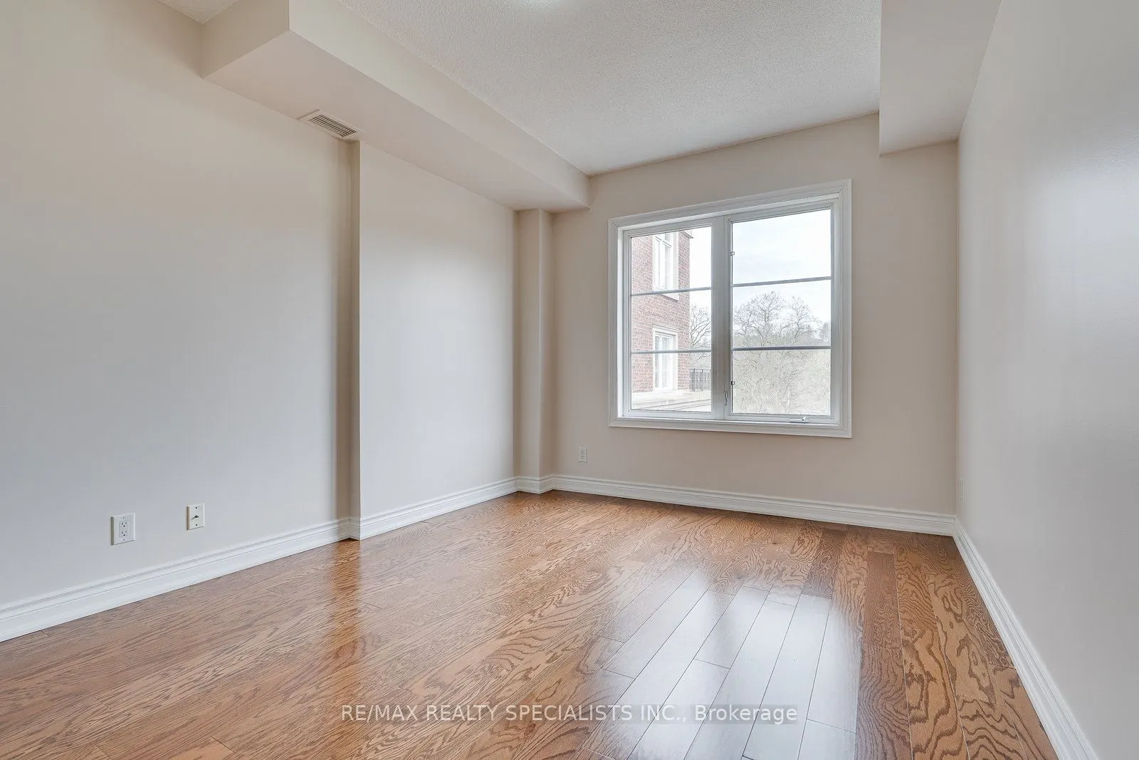 60 Ann Street, #401