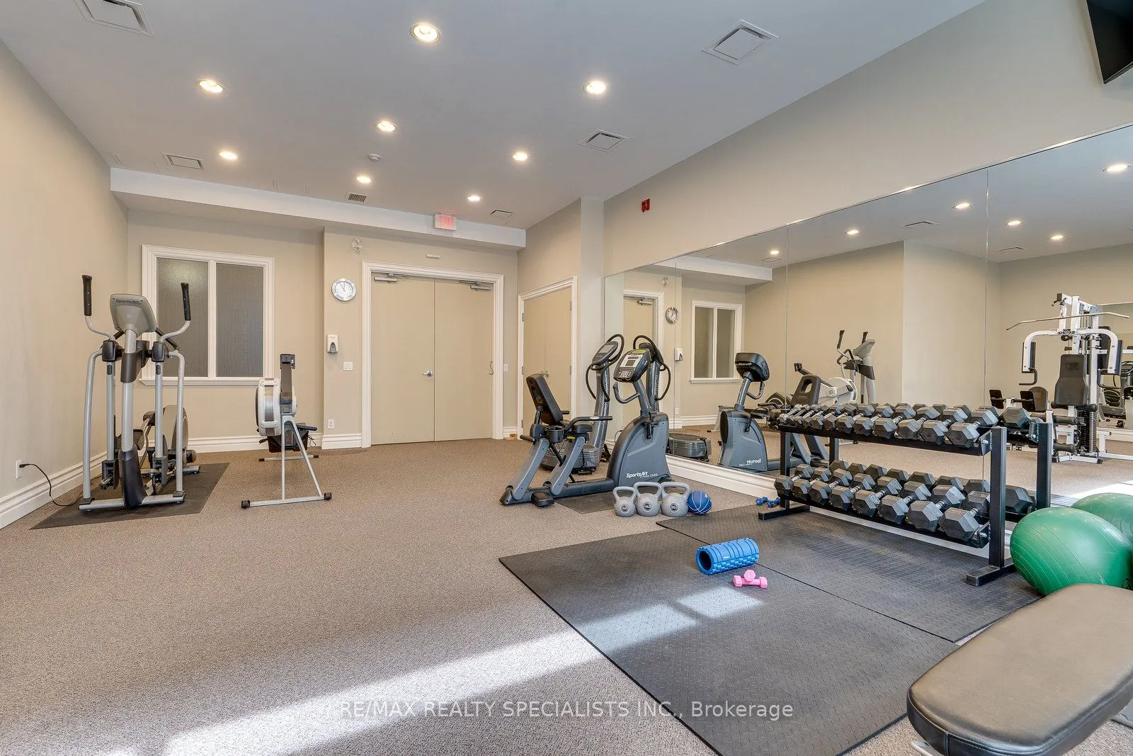 60 Ann Street, #401