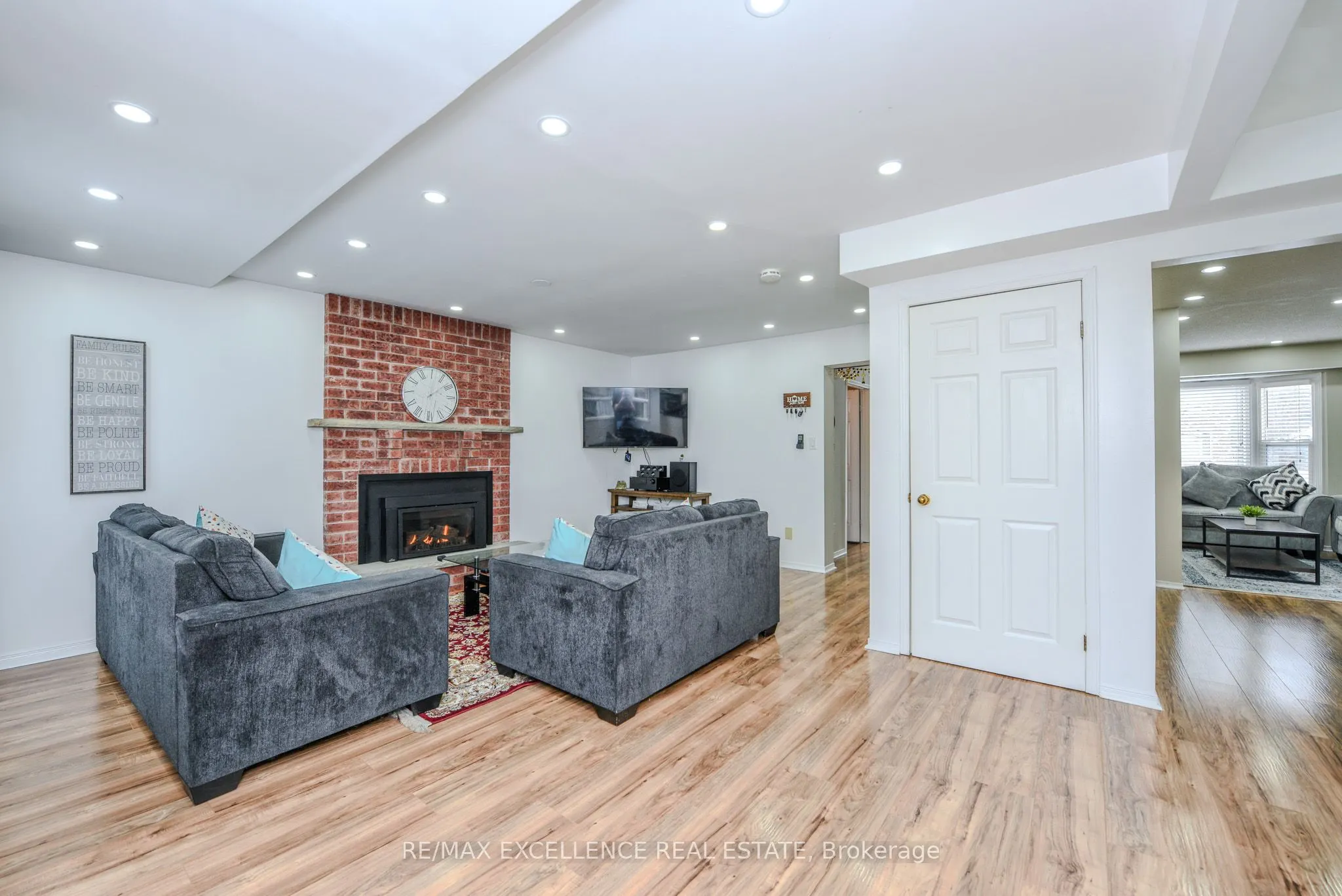 12 Fieldgate Drive