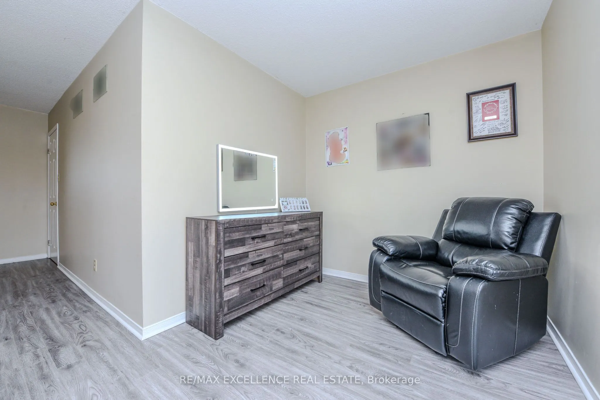 12 Fieldgate Drive