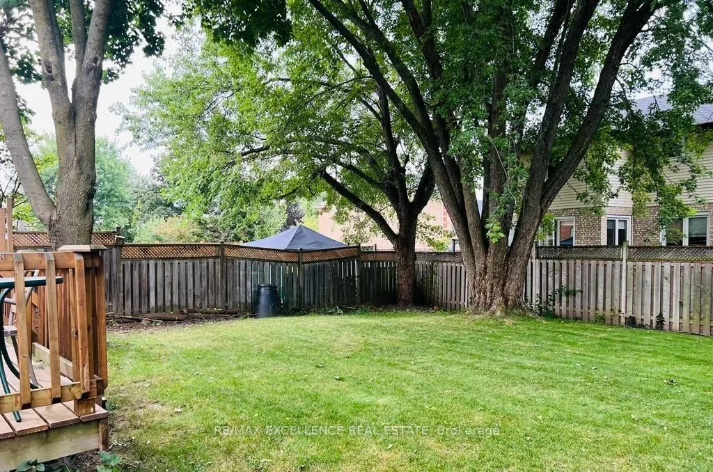 12 Fieldgate Drive