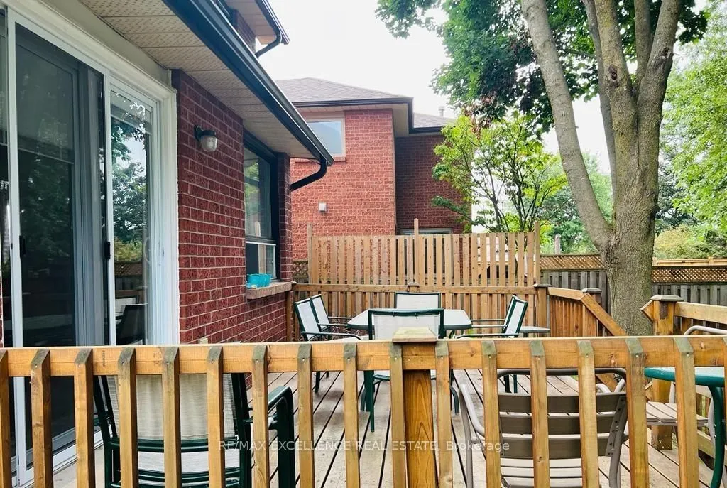 12 Fieldgate Drive