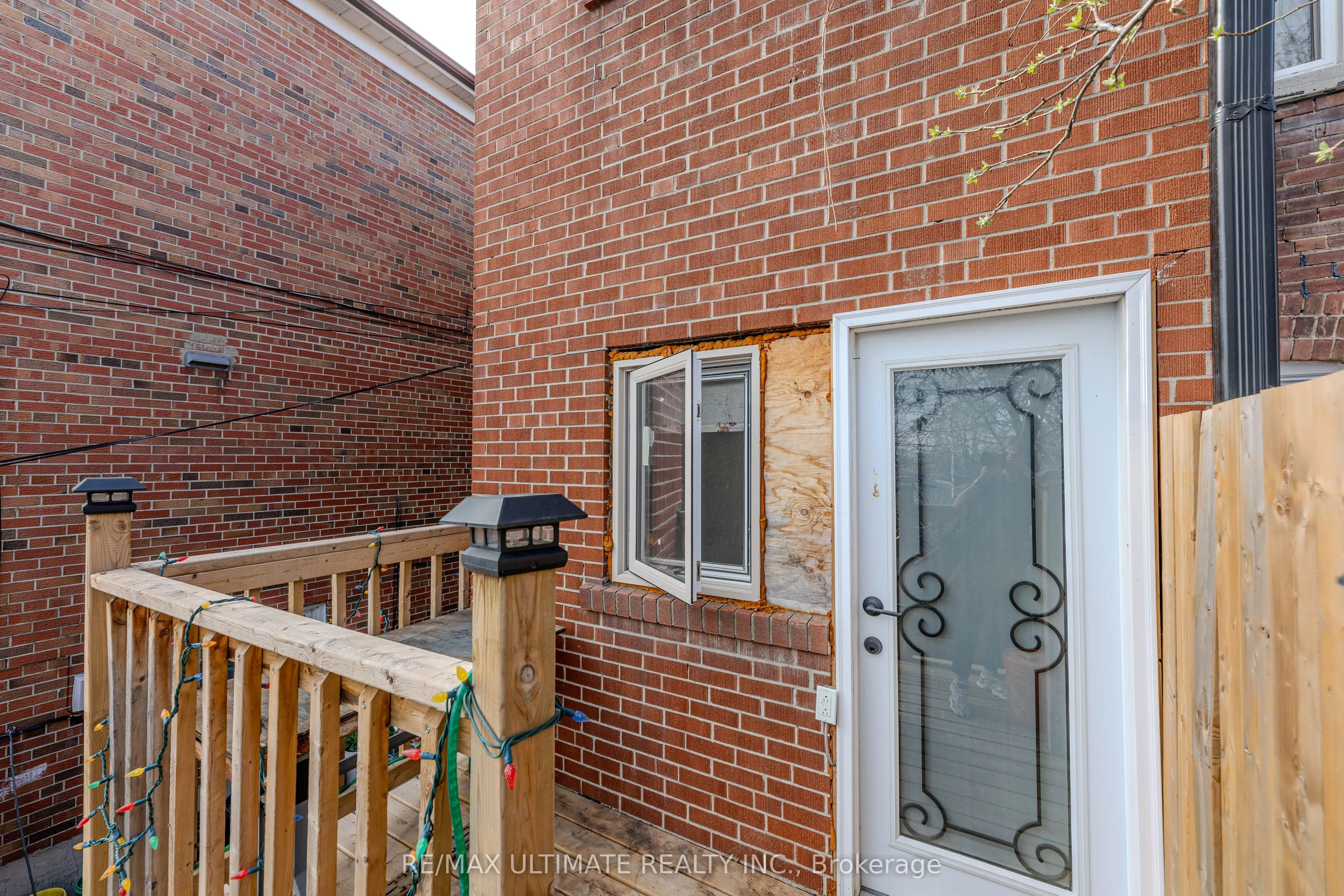 1261 Davenport Road