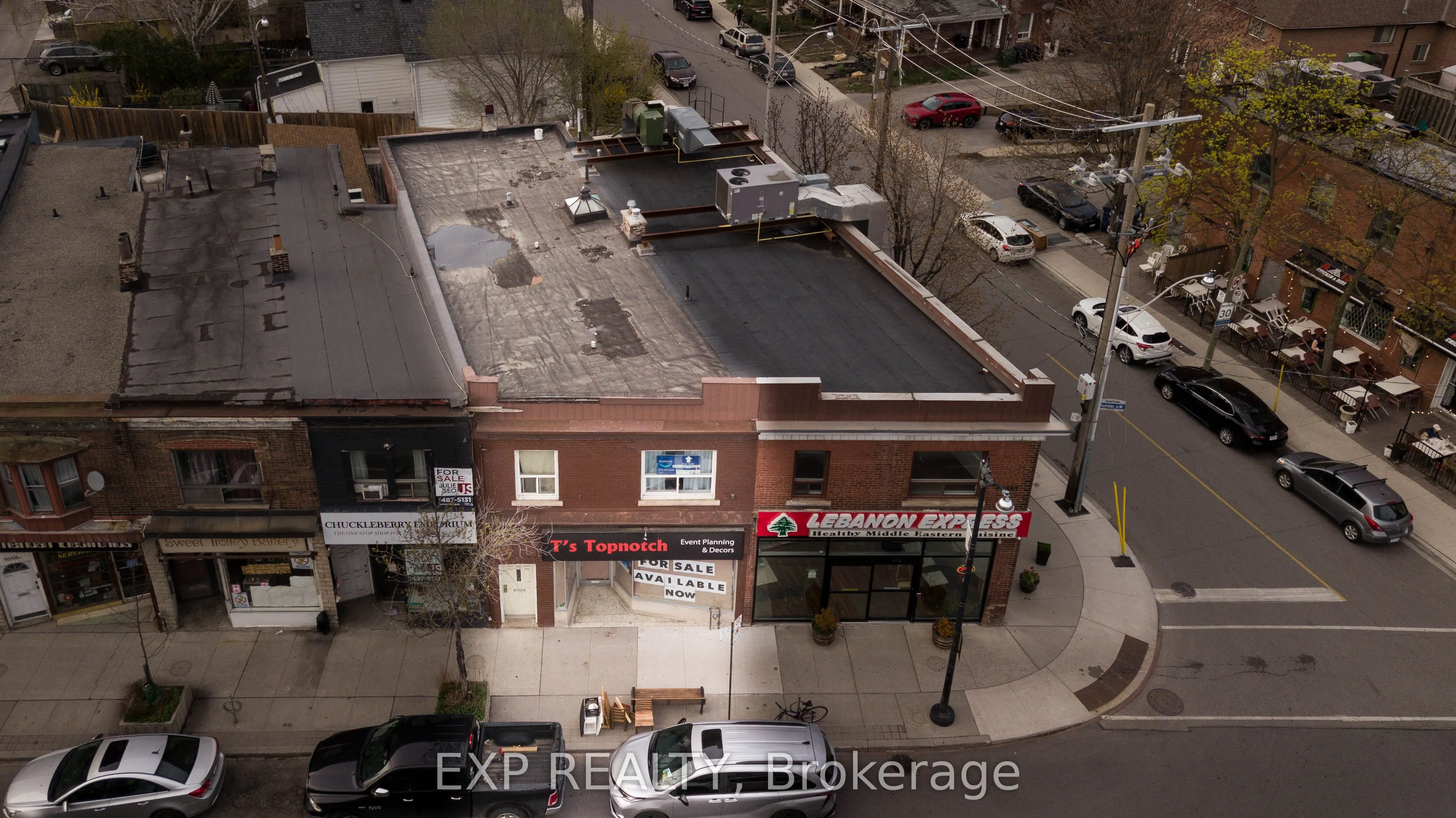 3052 Dundas Street W