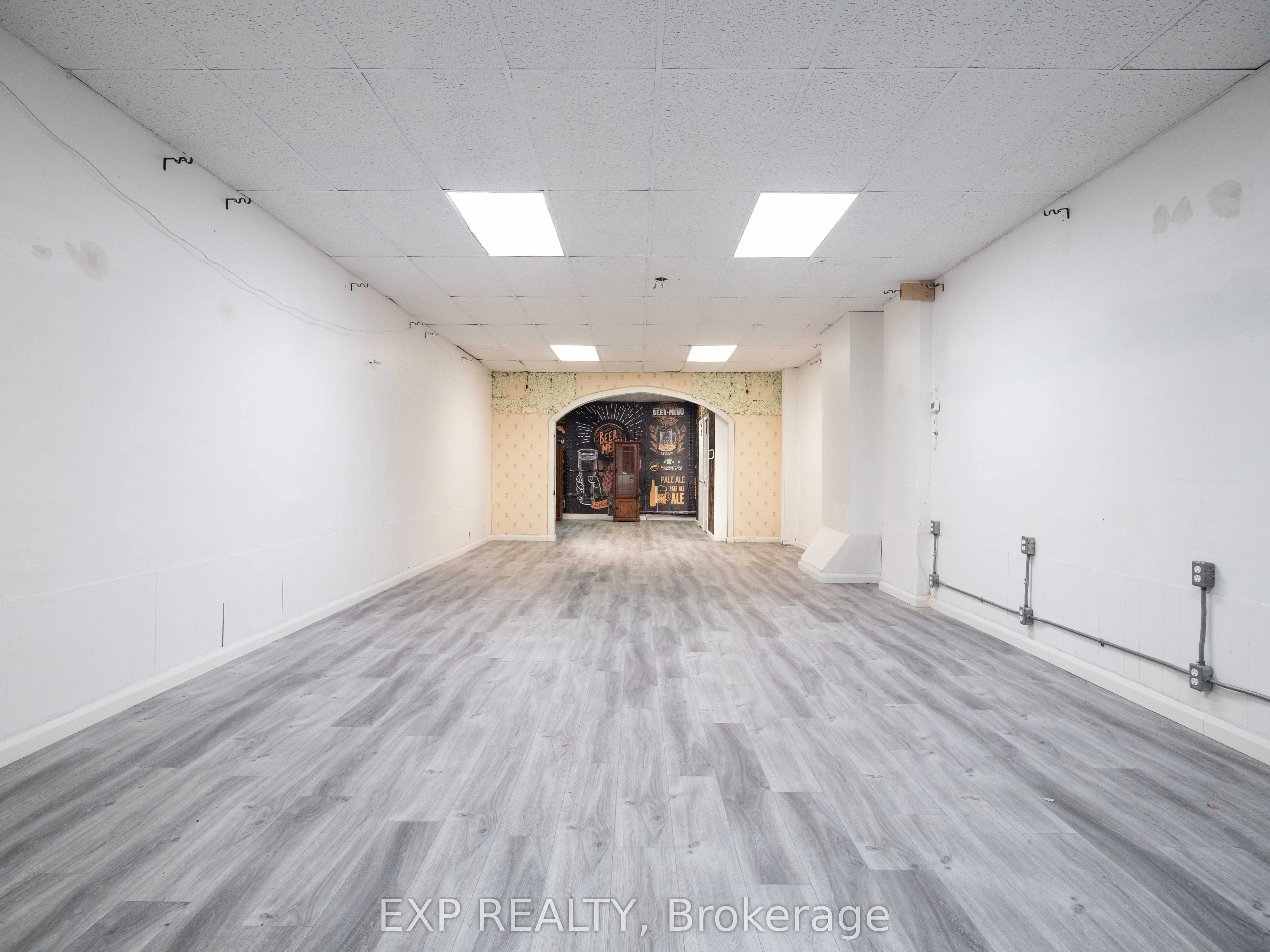 3052 Dundas Street W