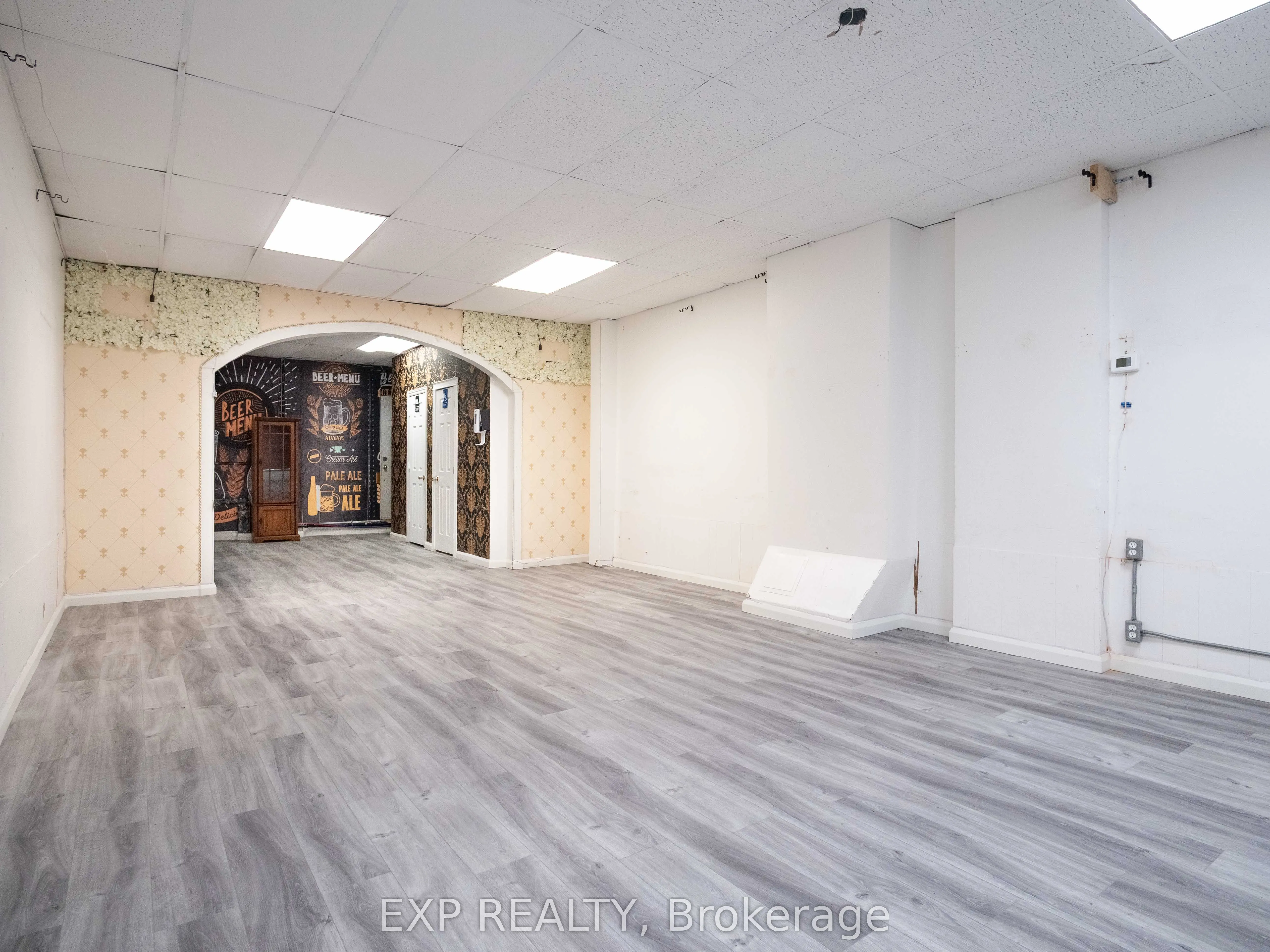 3052 Dundas Street W