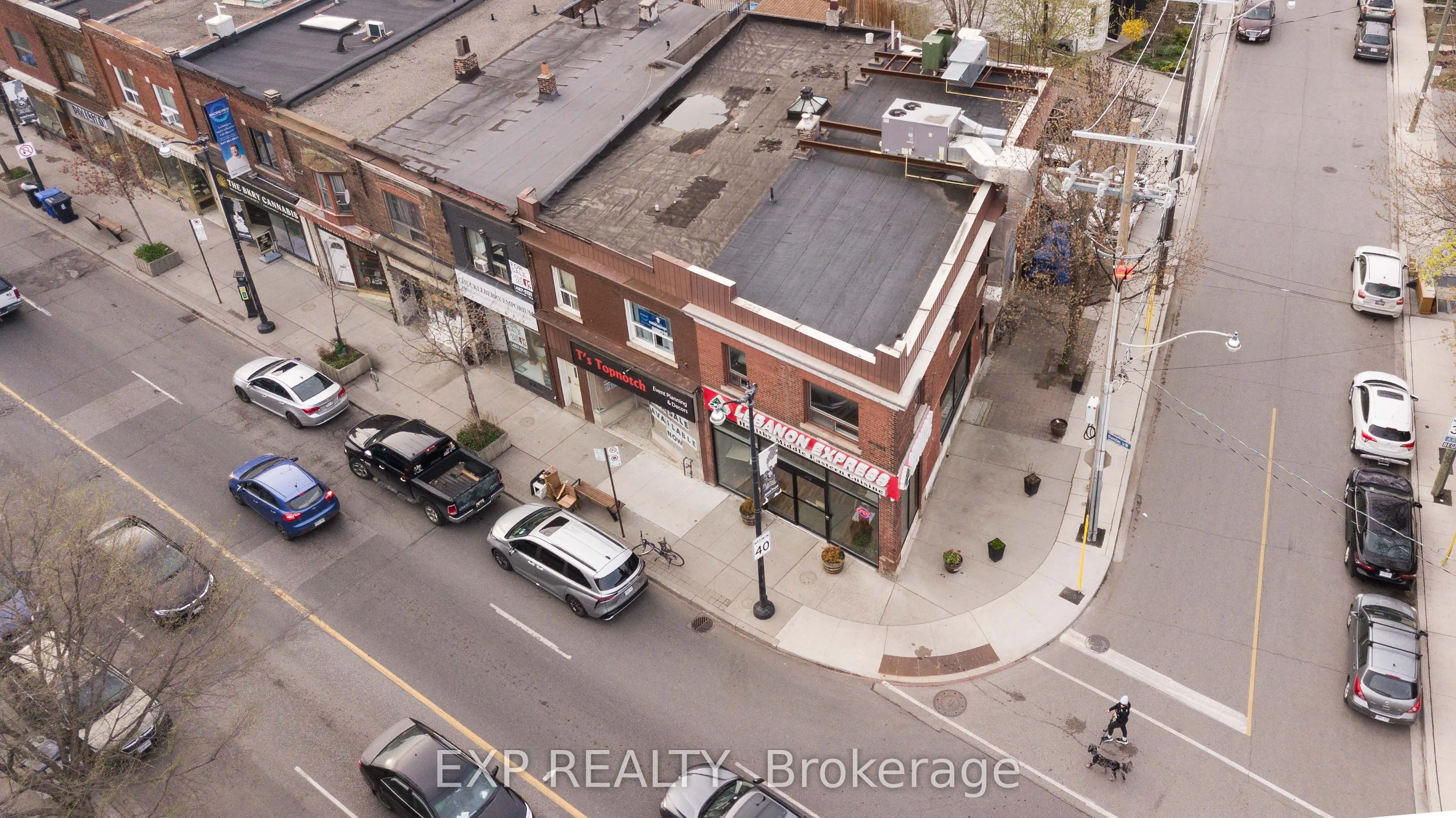 3052 Dundas Street W