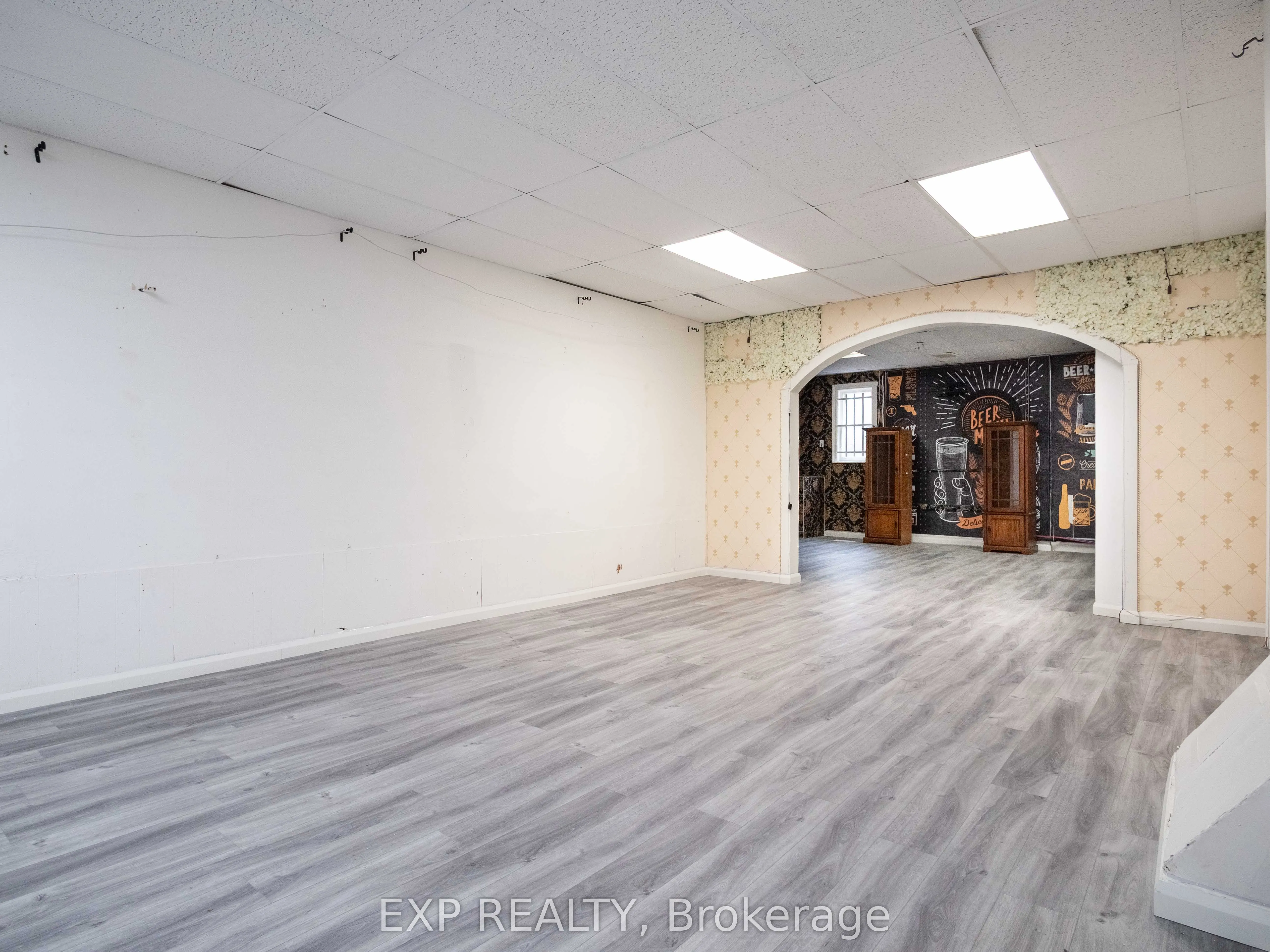 3052 Dundas Street W