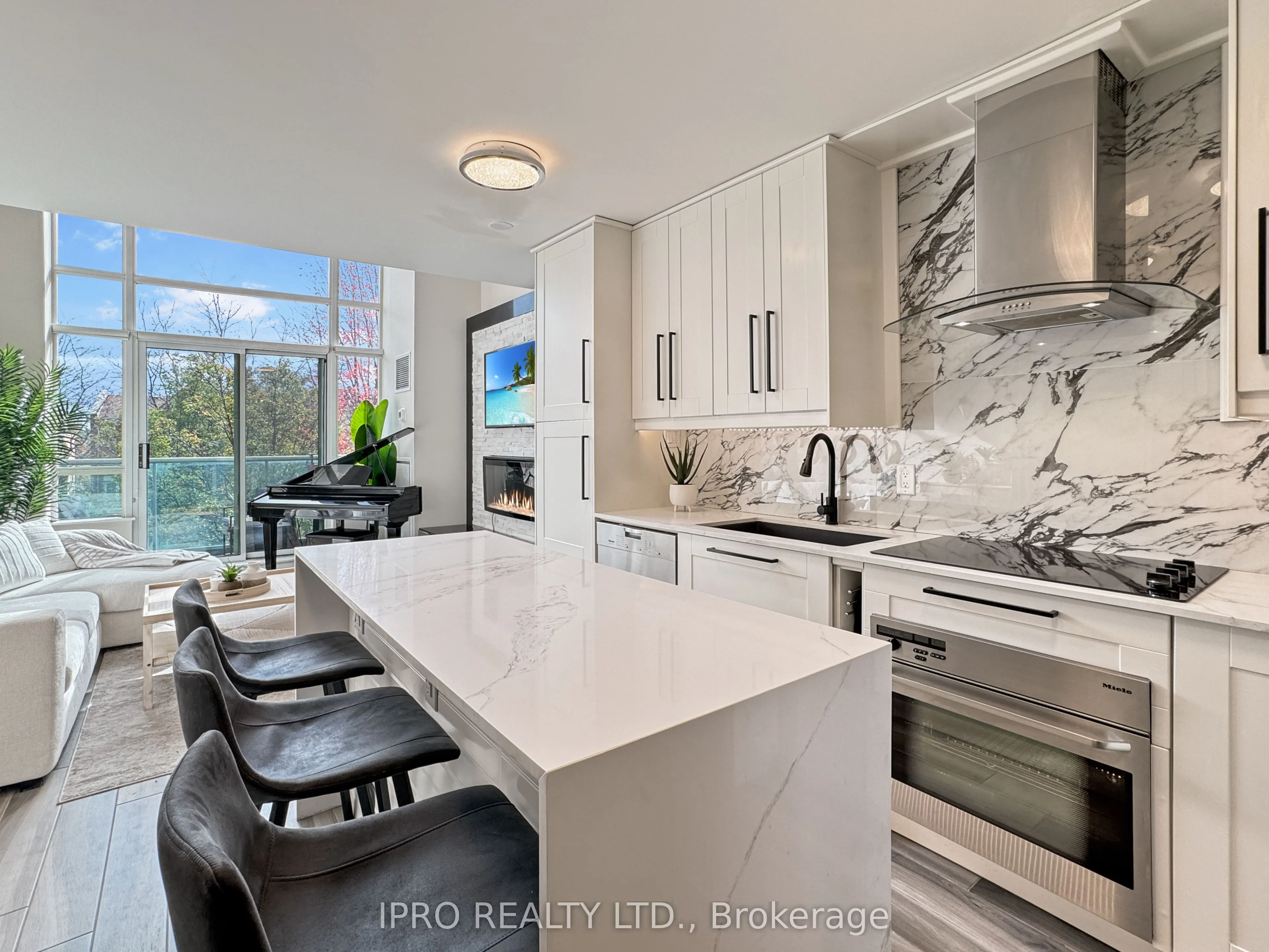 200 Manitoba Street, #210