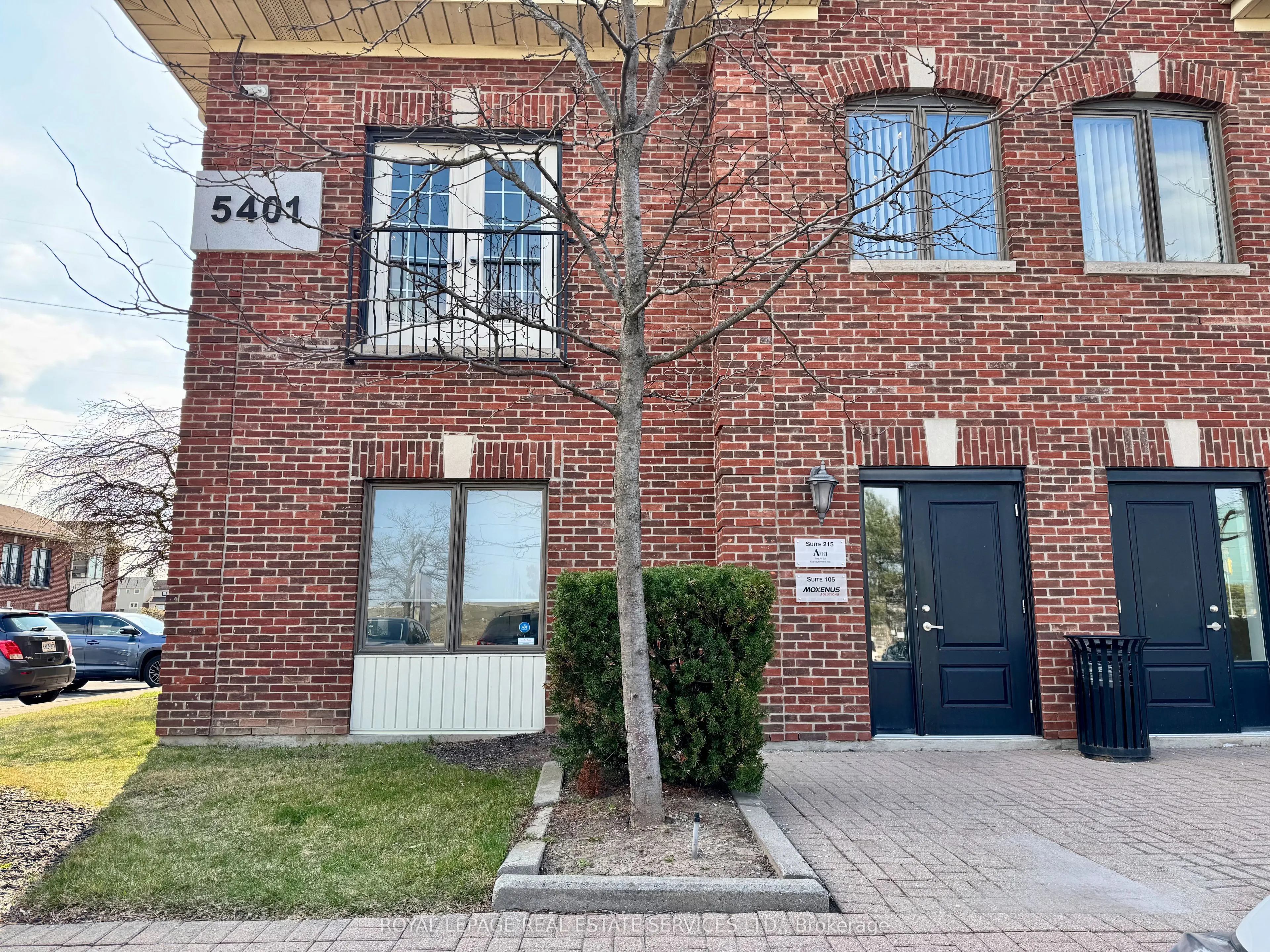 5401 Eglinton Avenue W, #105