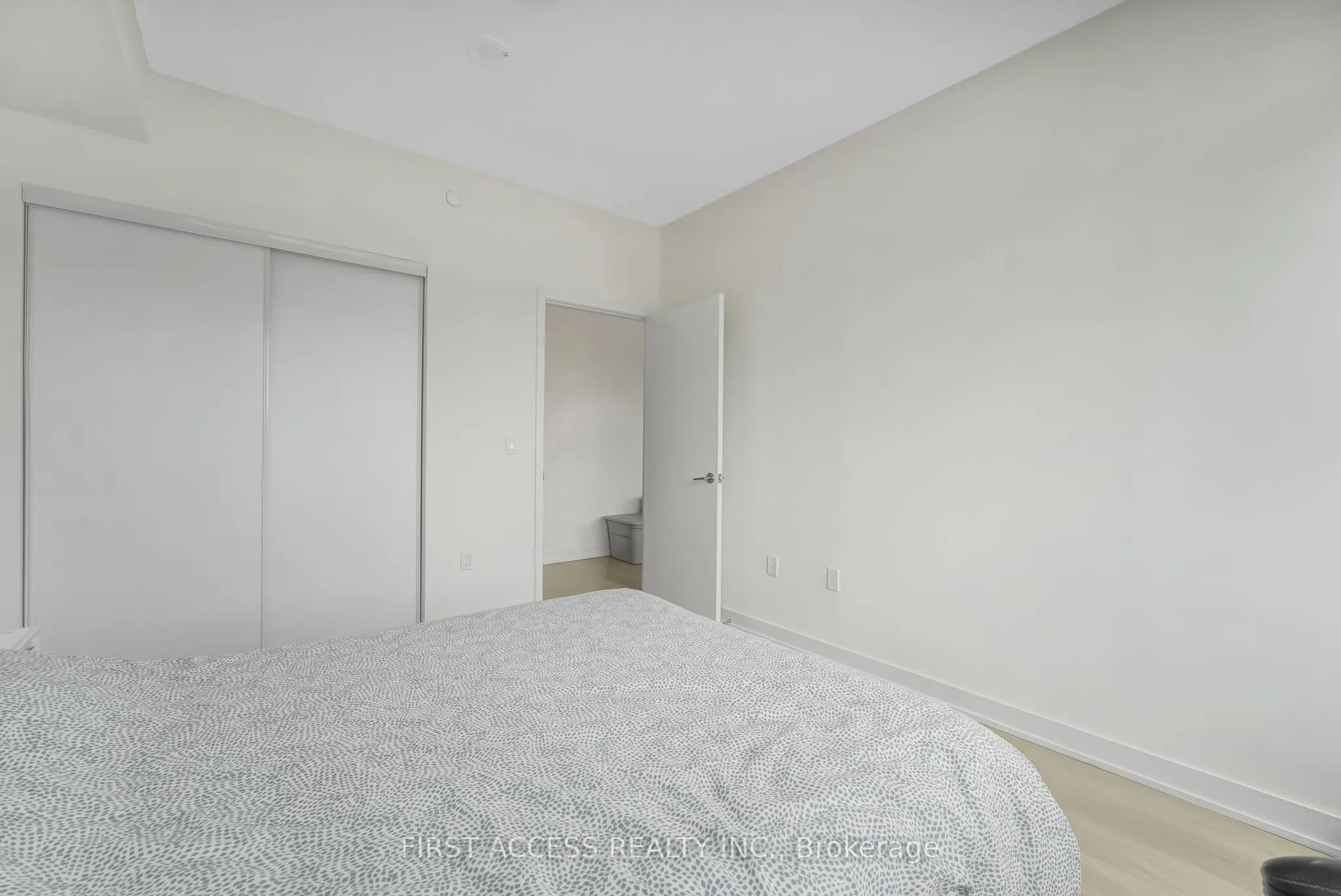 859 The Queensway, #322