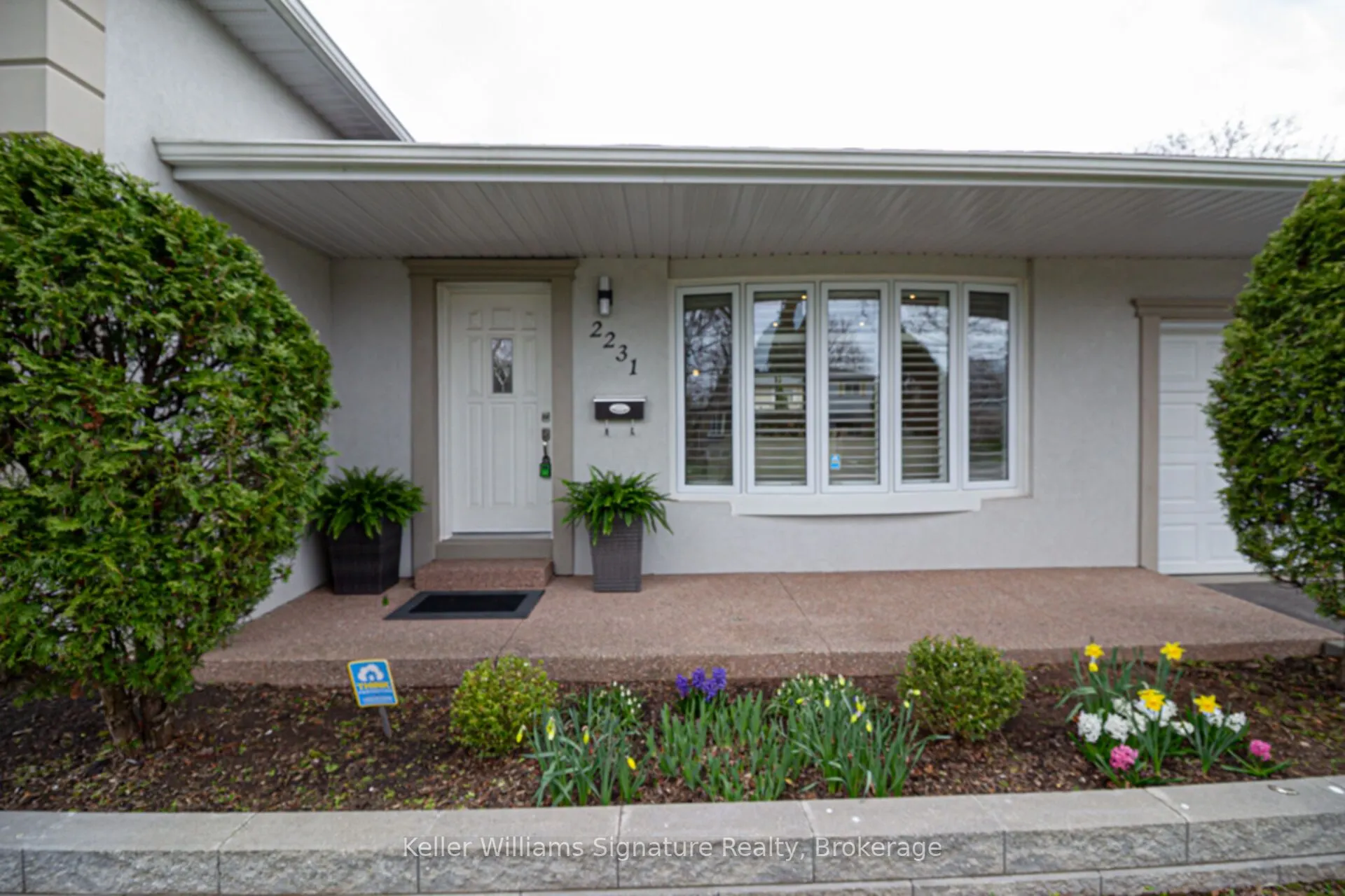 2231 Urwin Crescent