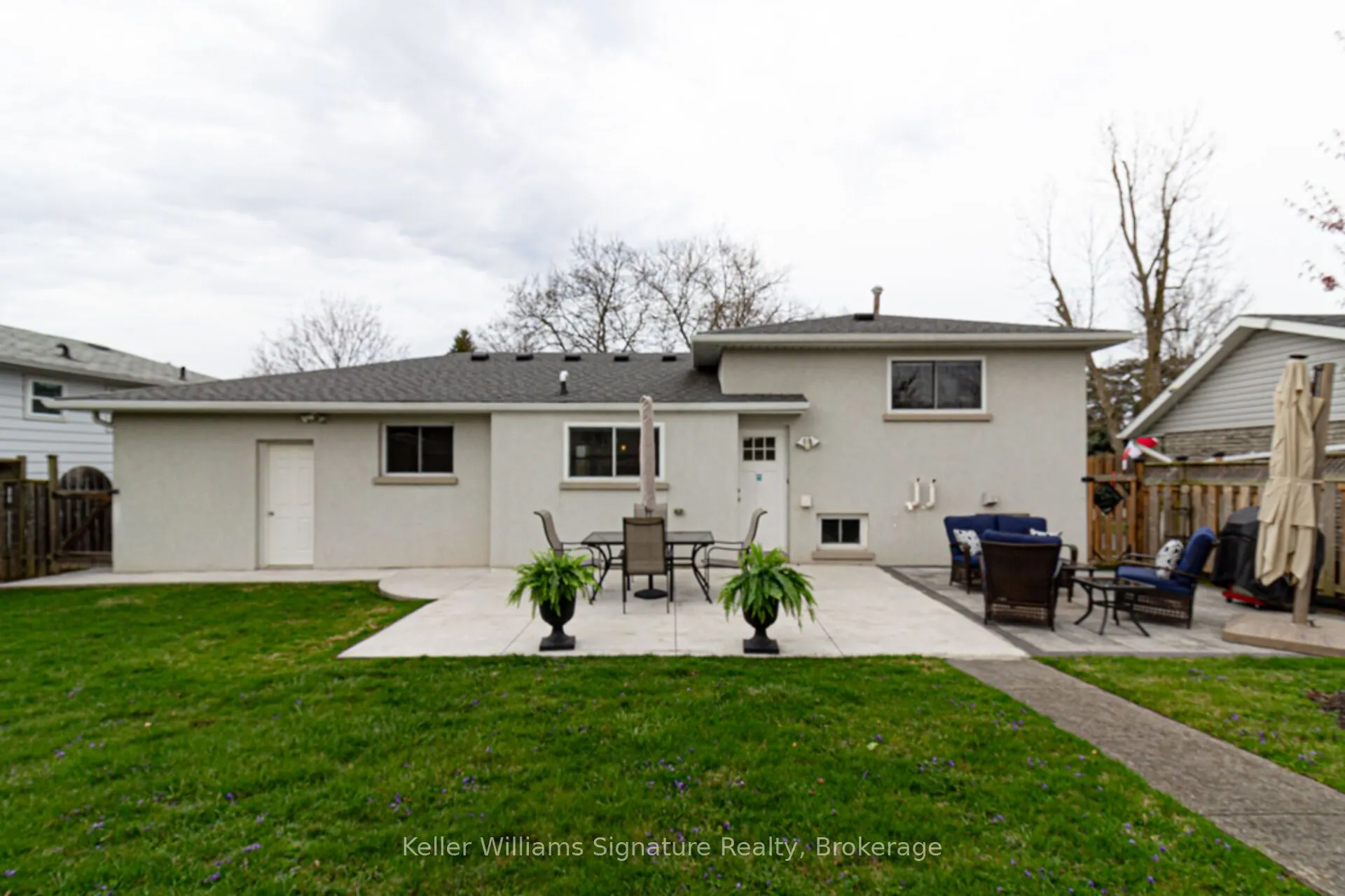 2231 Urwin Crescent