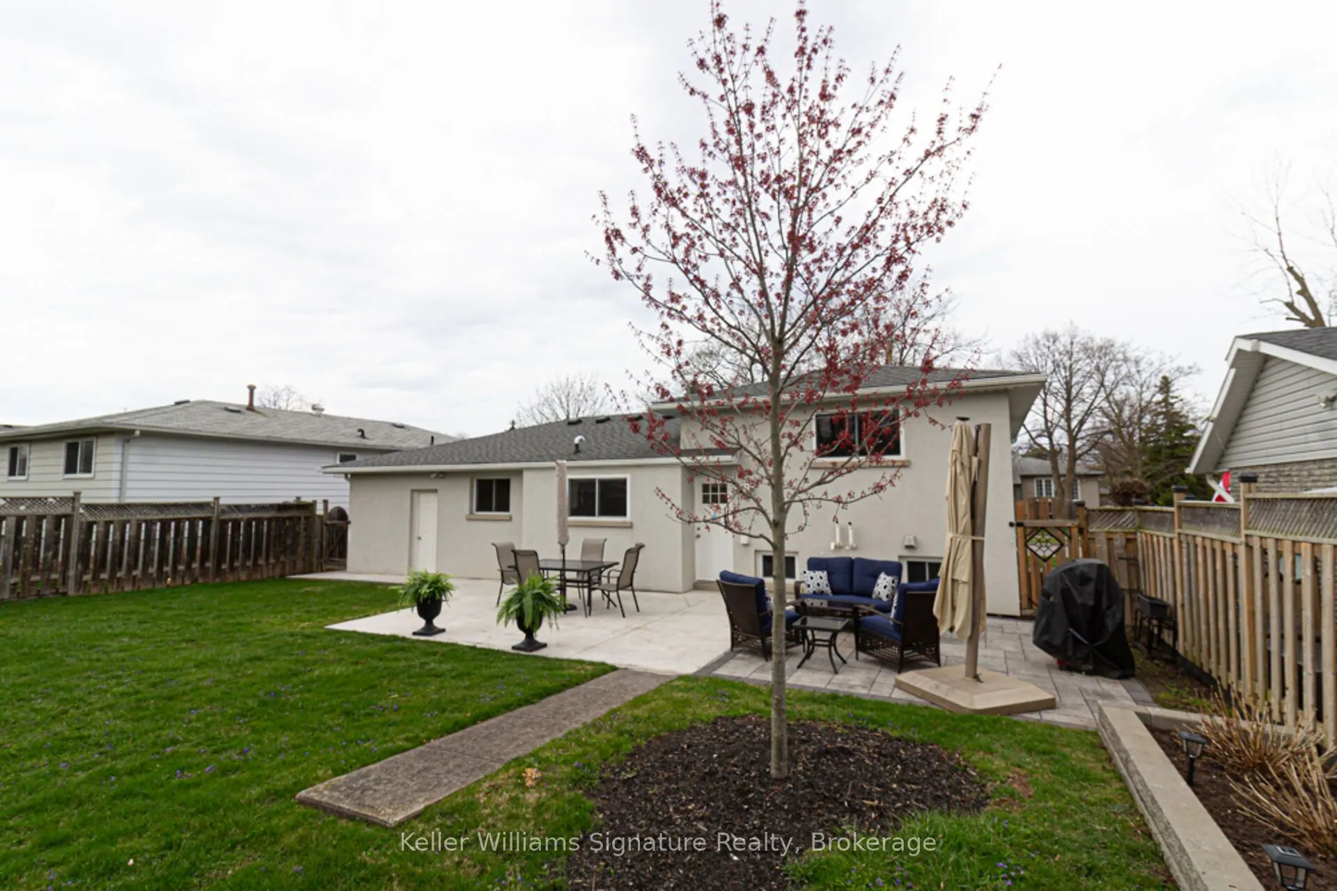 2231 Urwin Crescent