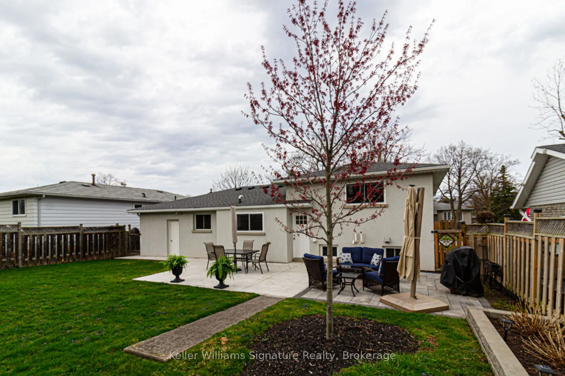 2231 Urwin Crescent