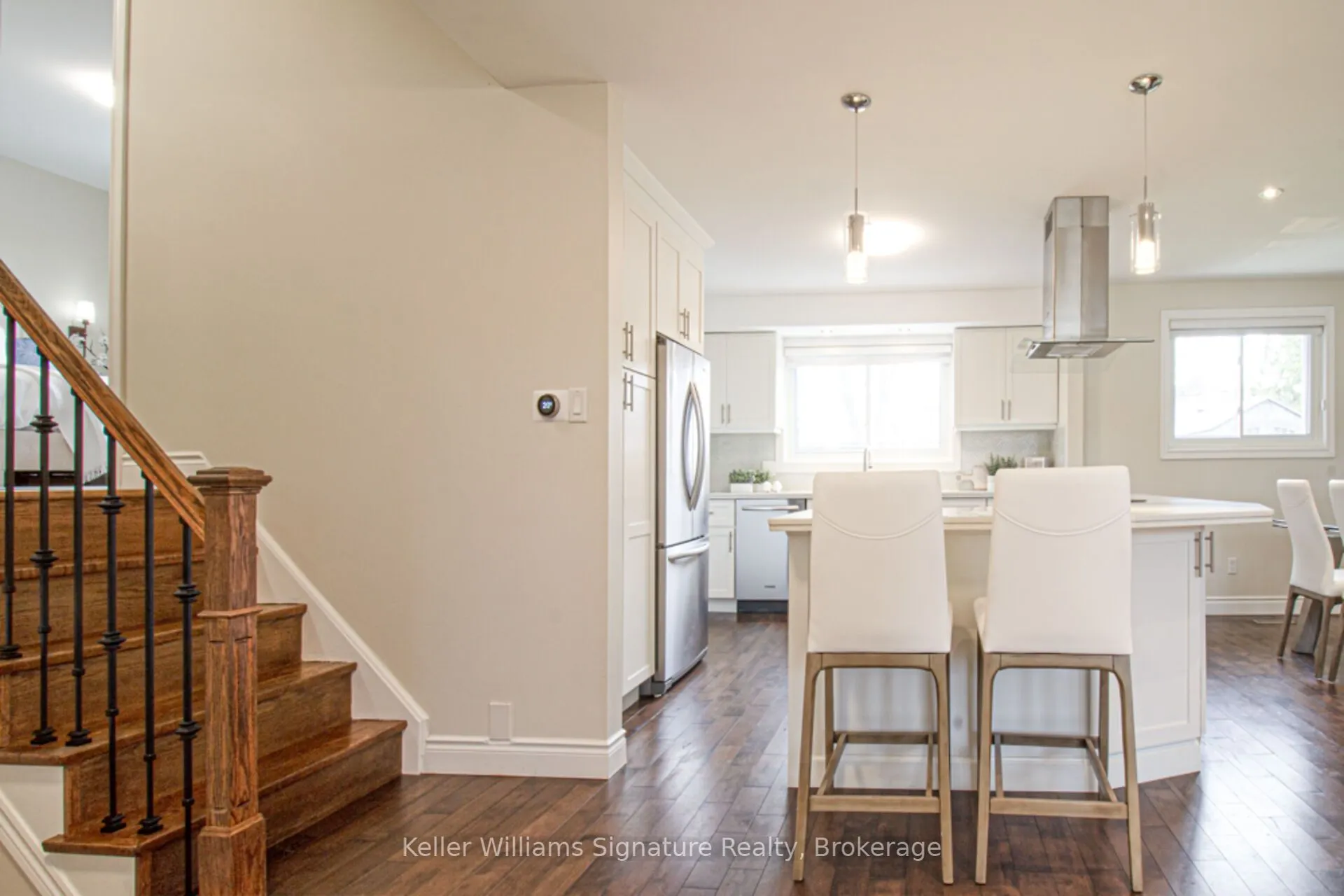 2231 Urwin Crescent