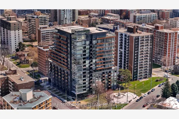 21 Park Street E, #1705, Mississauga – 3 Bedroom Condo with 3 Bathroom